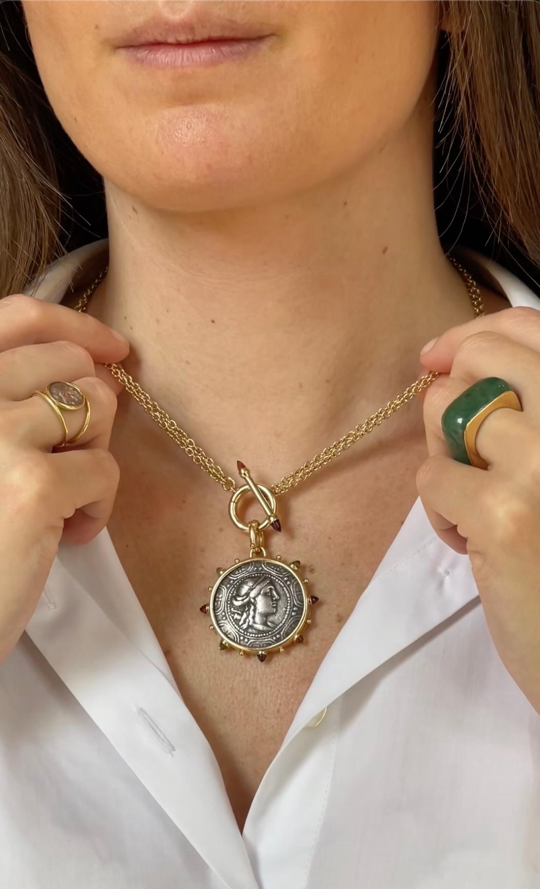 DUBINI Artemis Déesse Ancienne Argent Médaillon Pièce de monnaie Or Collier Toggle Neuf - En vente à London, GB