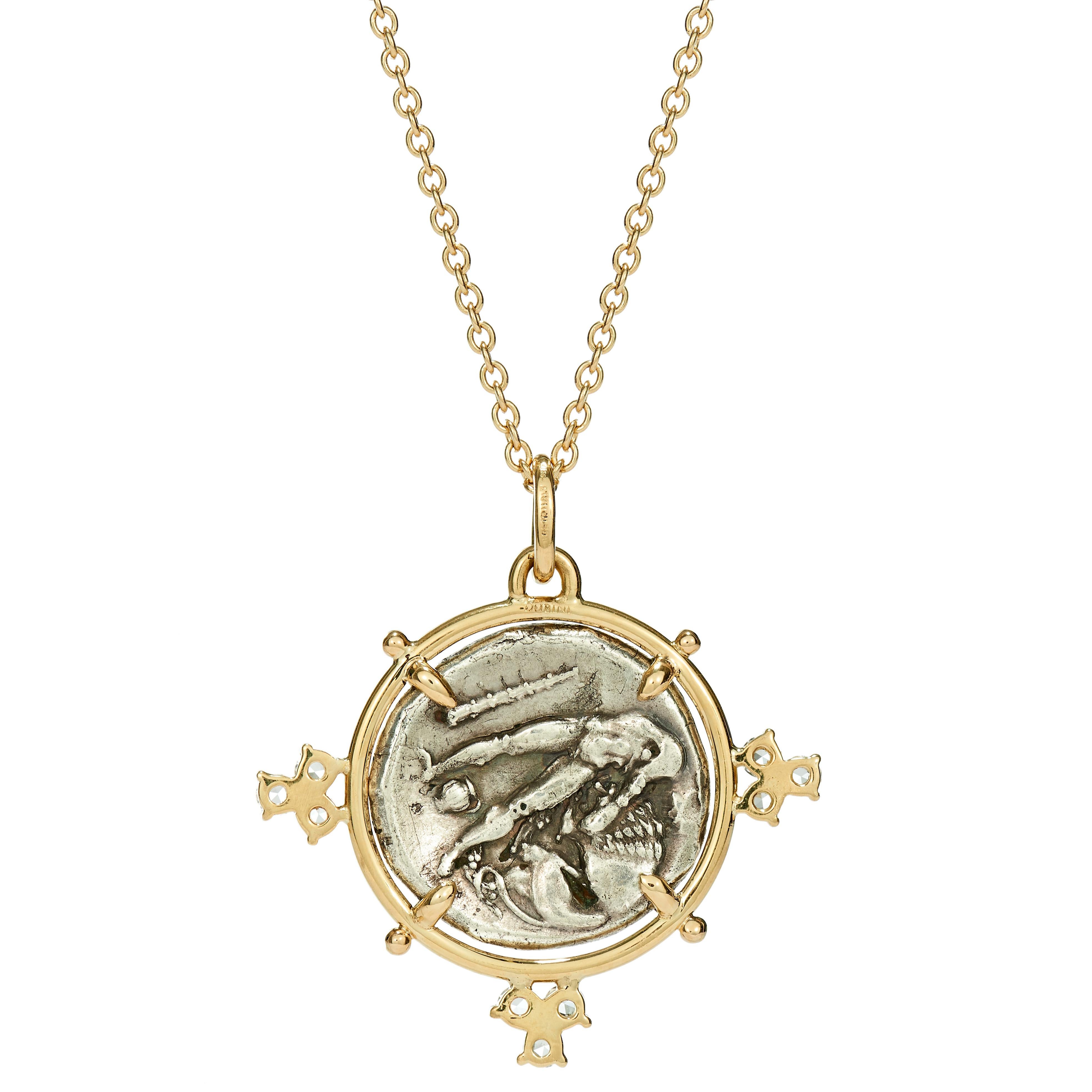 Grec classique Dubini, collier Athena en or jaune 18 carats avec médaillon en forme de pièce de monnaie en argent antique en vente