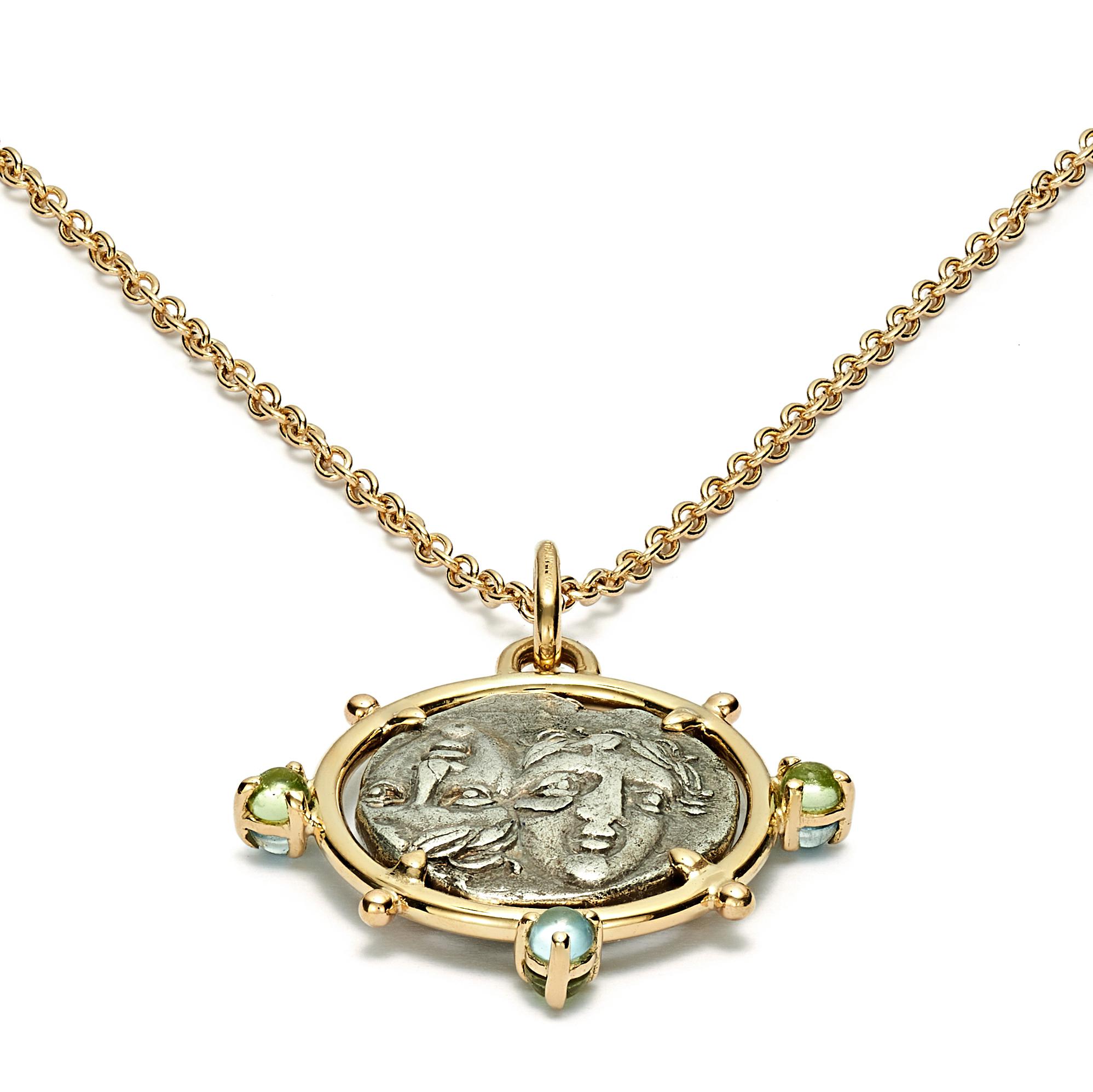 Ce collier de pièces de monnaie DUBINI de la collection 