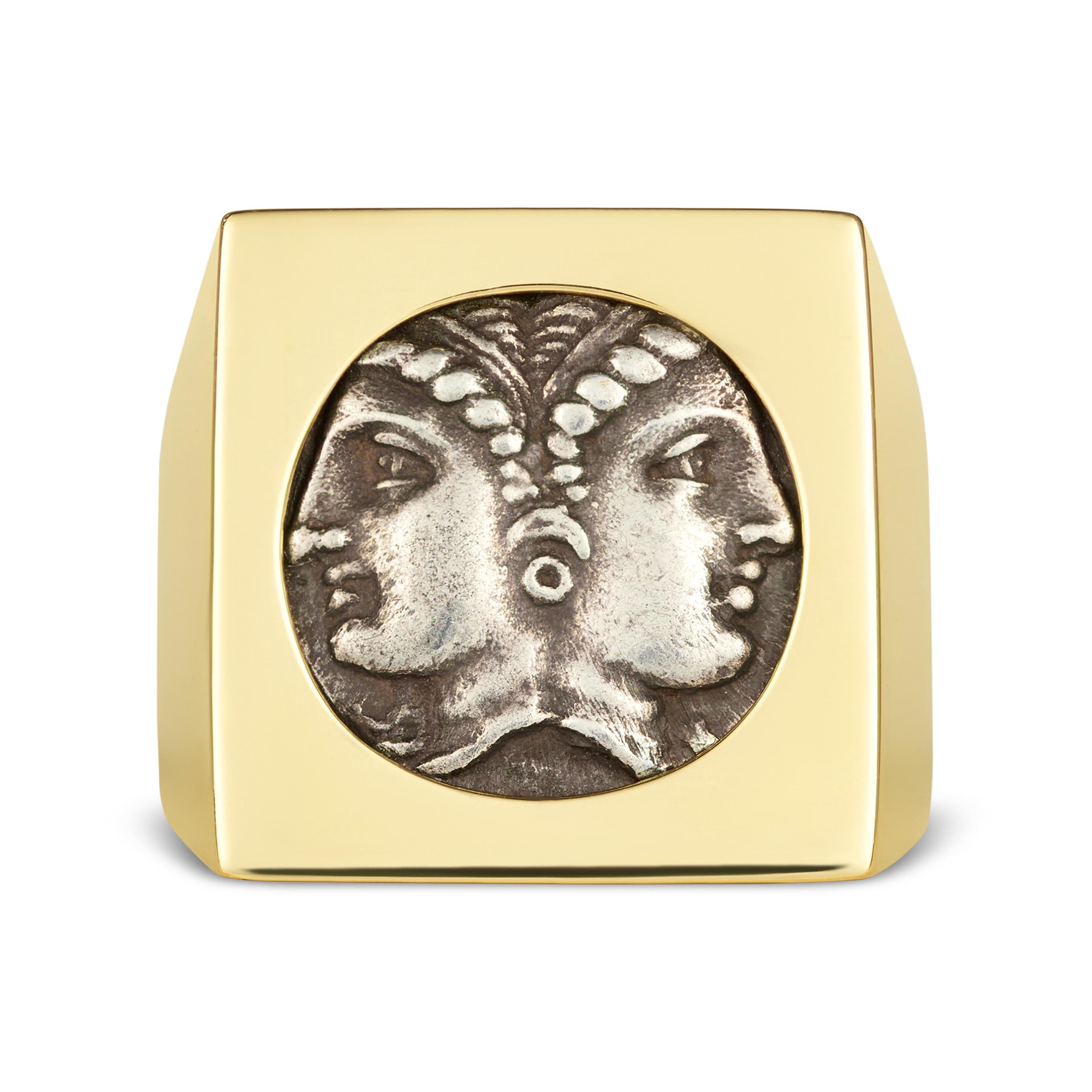 En vente :  Dubini, bague sigillaire féminine Janiform en or jaune 18 carats avec ancienne pièce de monnaie en argent 2