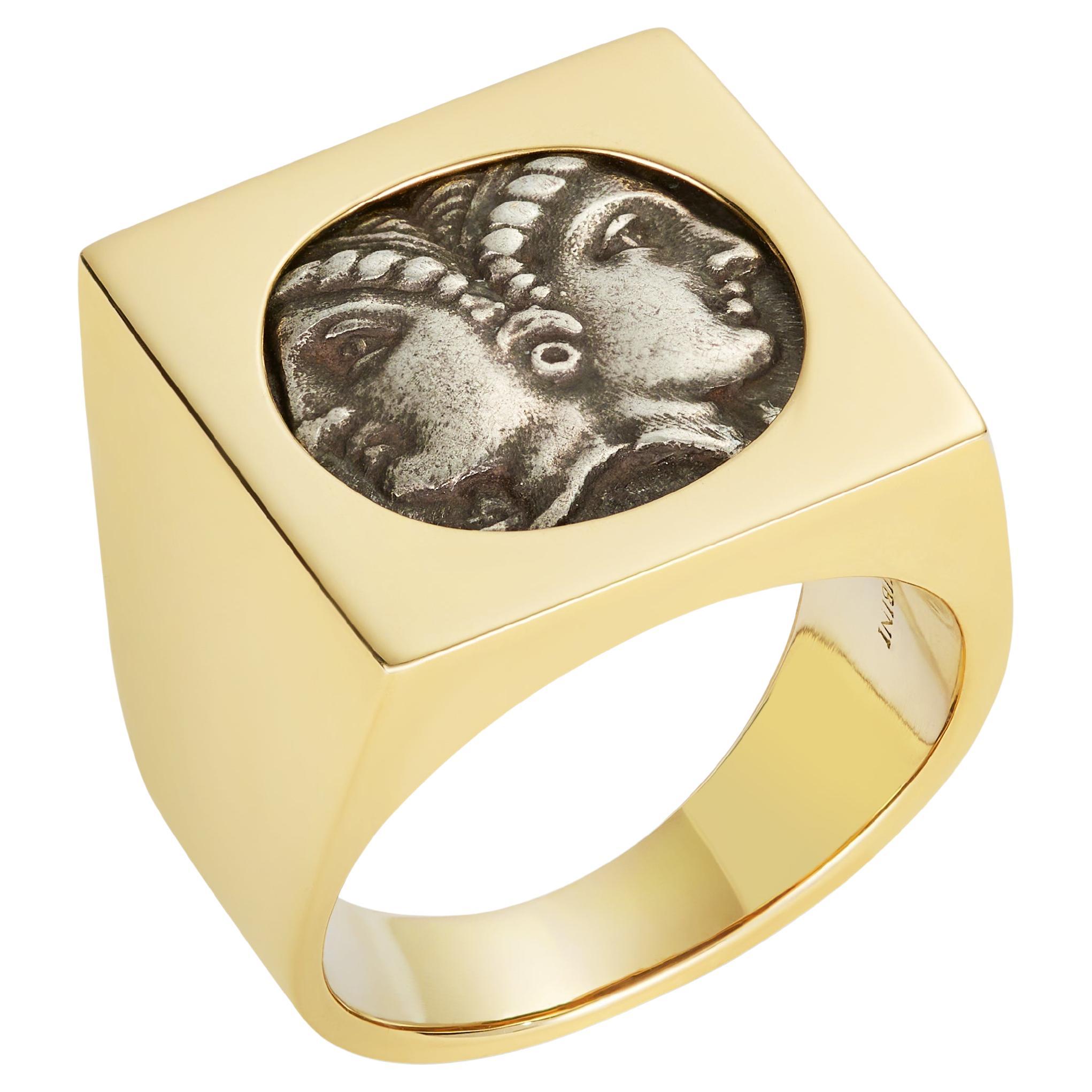 En vente :  Dubini, bague sigillaire féminine Janiform en or jaune 18 carats avec ancienne pièce de monnaie en argent