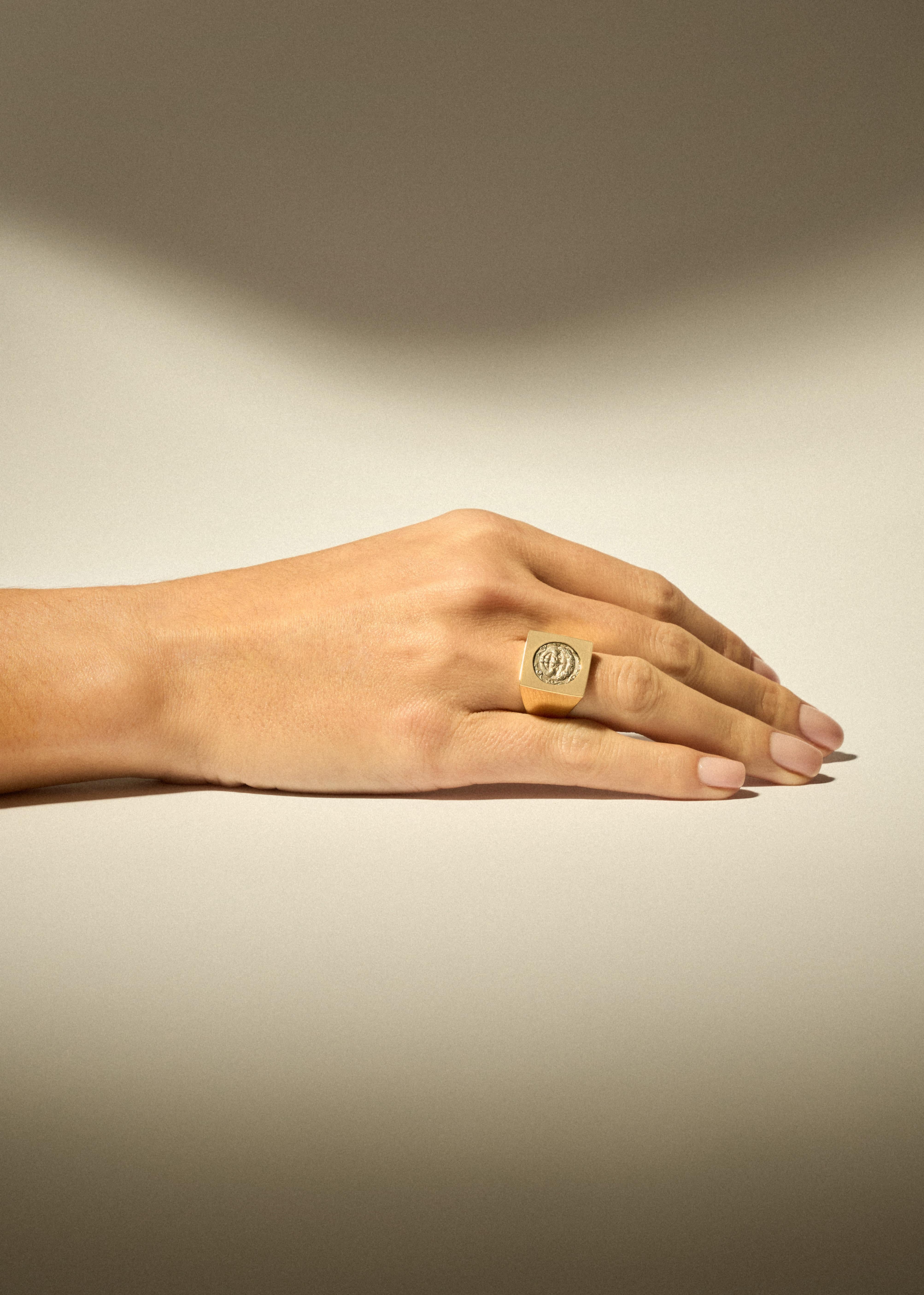 Women's or Men's Dubini Gorgon Ancient Silver Coin 18 Karat Yellow Gold Signet Ring For Sale
