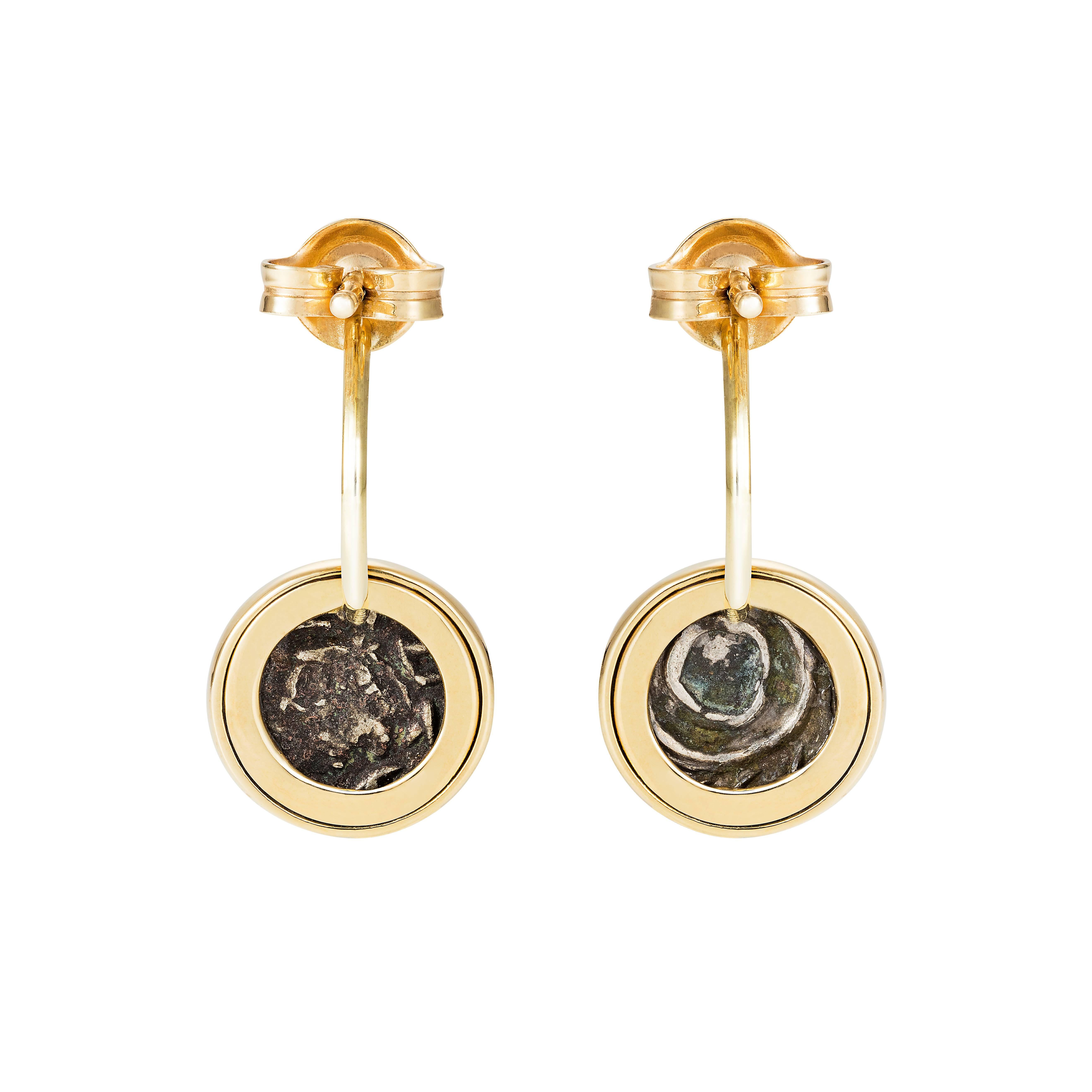 These DUBINI coin earrings from the 'Empires' collection feature authentic Persepolis coins minted circa 1st Century B.C. set in 18K yellow gold.

* Due to the unique process of hand carving coins in ancient times, there may be a few stylistic