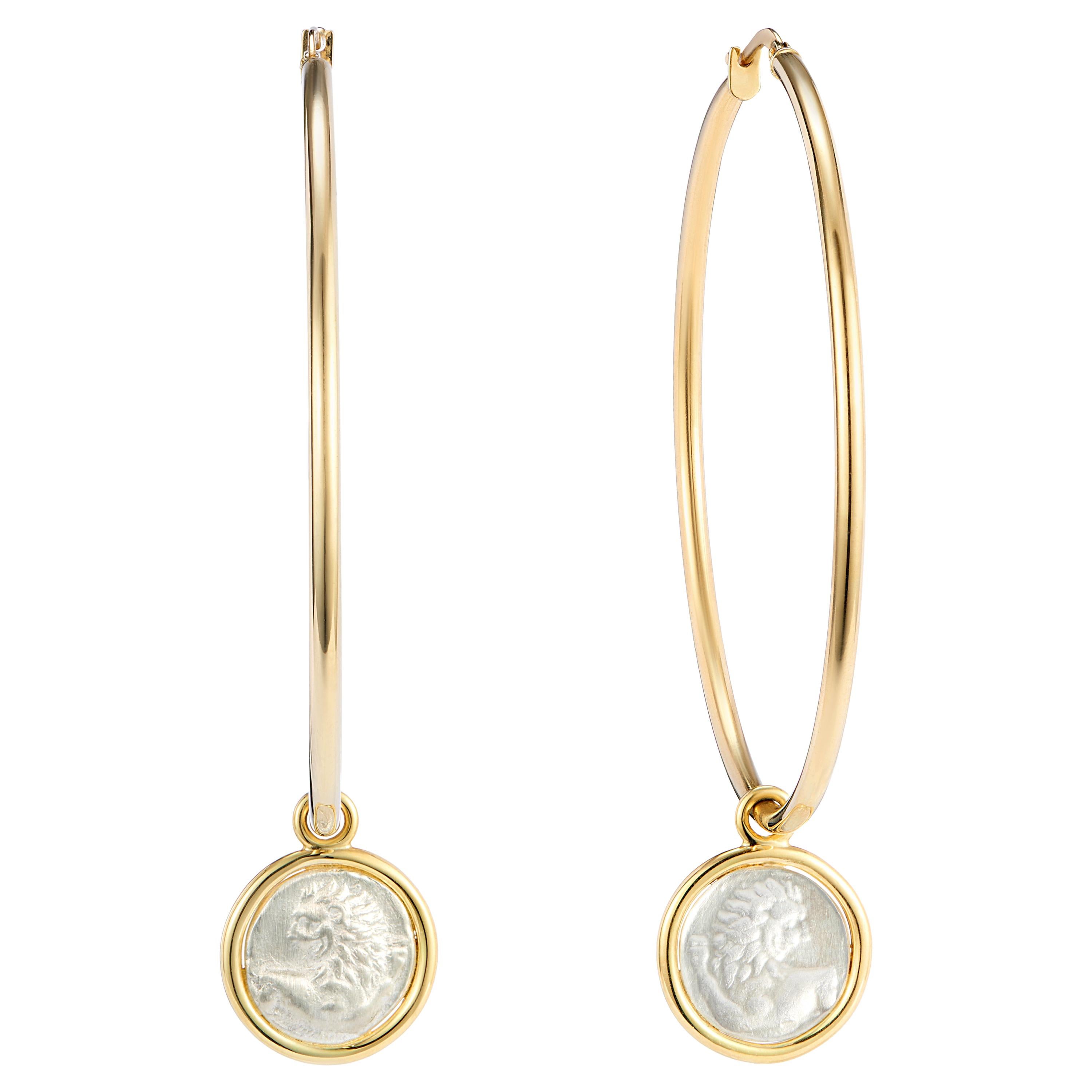 Boucles d'oreilles créoles Dubini en or jaune et argent avec pièce de monnaie lion en vente