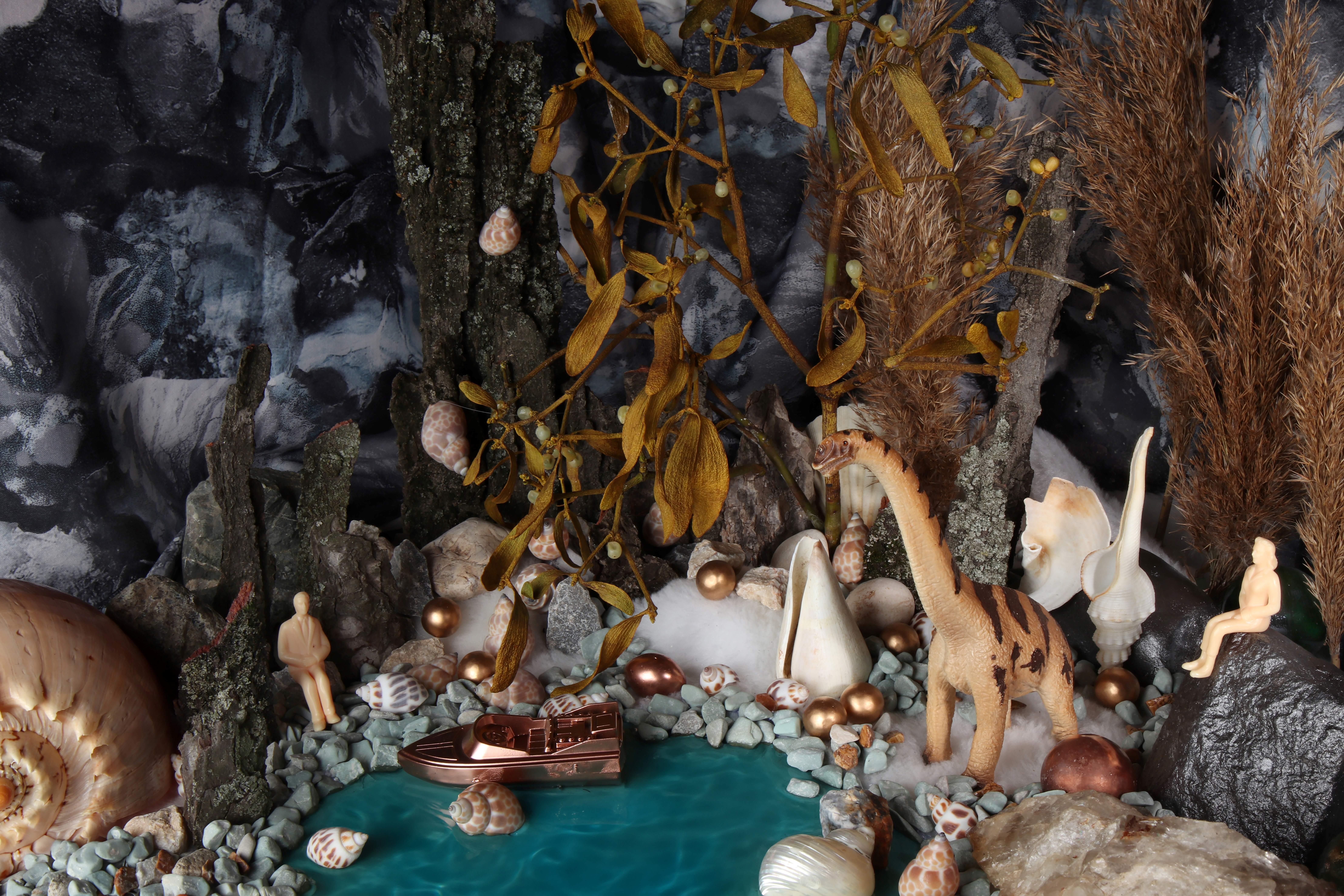 Still-Life Photograph di Dubravka Lazic - Un lago di dinosauri. Fotografia a colori in edizione limitata