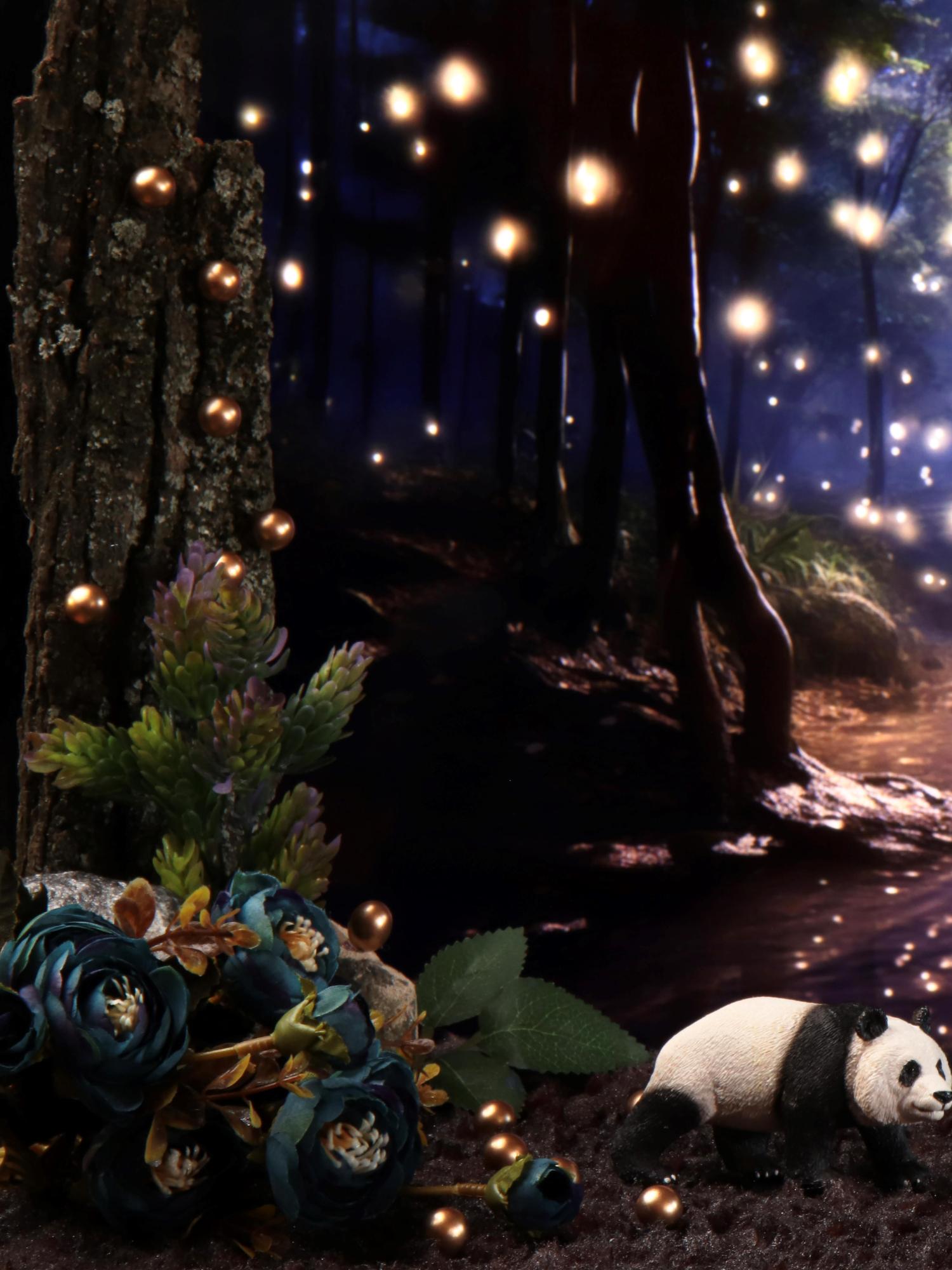 Un panda. Photographie en couleur en édition limitée - Noir Still-Life Photograph par Dubravka Lazic