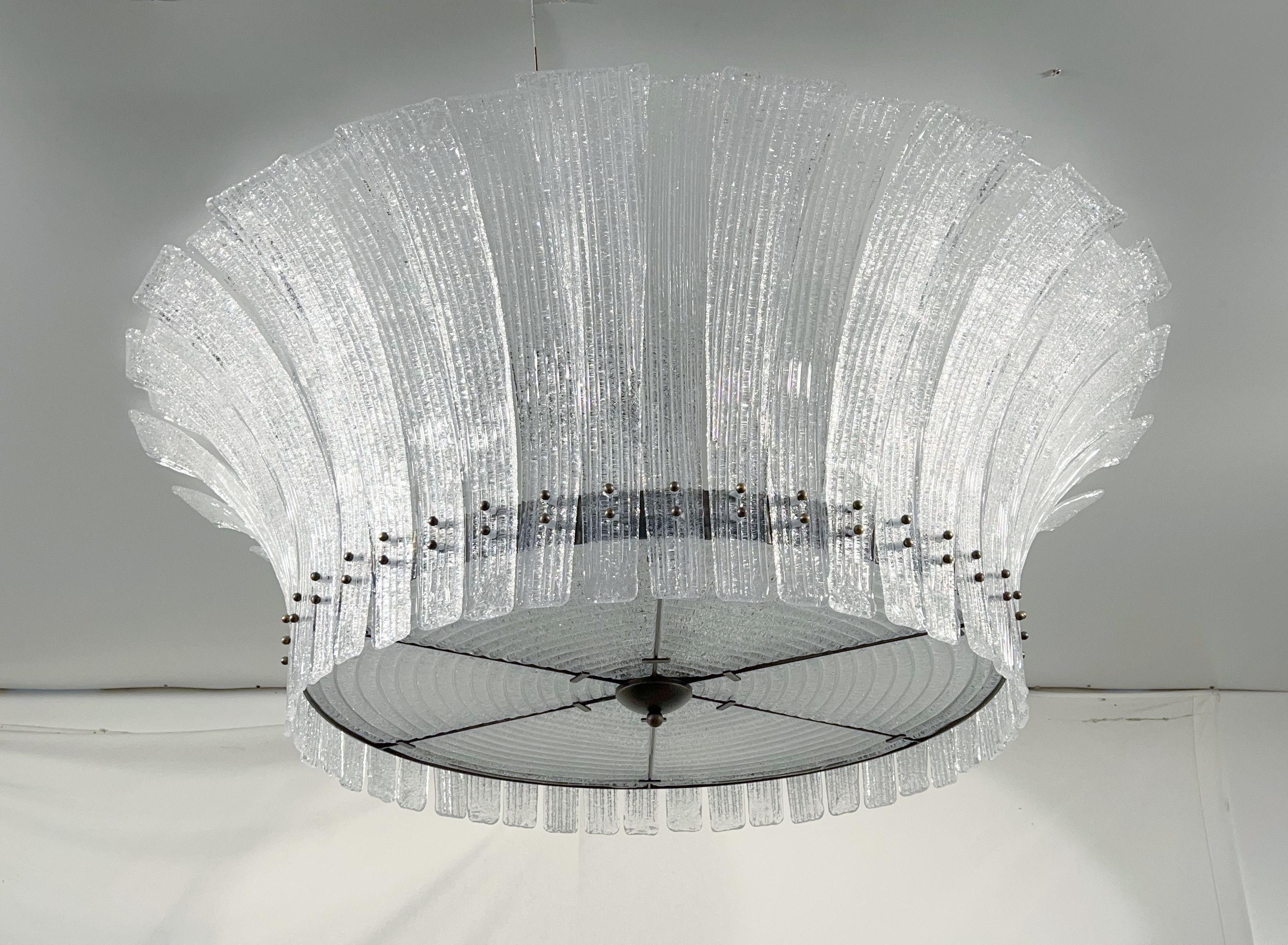 Italian modern flushmount with clear Murano glass leaves hand blown with textured granular effect using Graniglia technique, mounted on bronzed finish frame / Made in Italy
12 lights / E26 type or E27 type / max 60W each
Measures: Height 18,