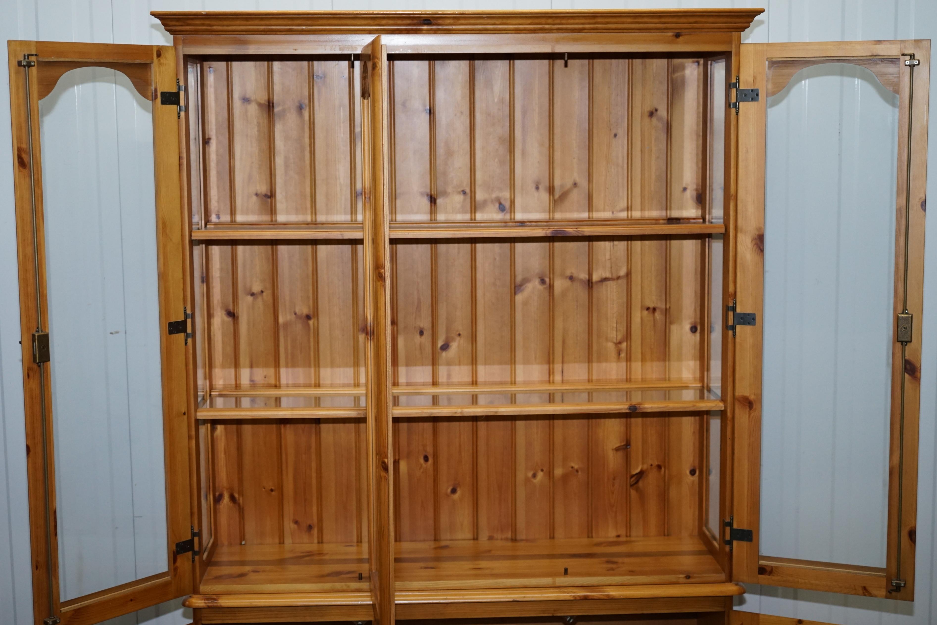 Ducal England Display Cabinet with Lights, Glass Shelves and Doors Welsh Dresser 9