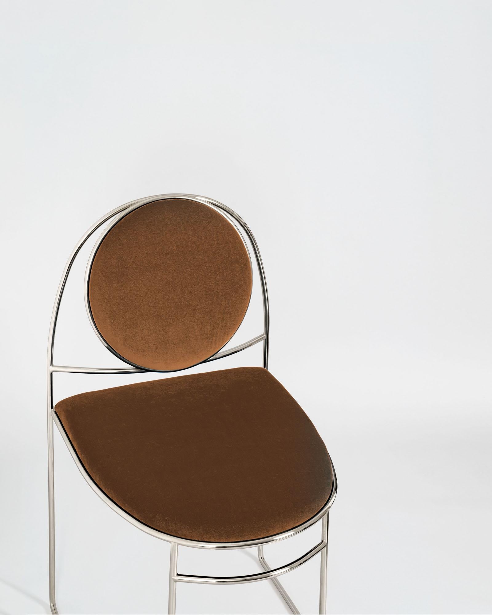 A captivating reinterpretation of Venetian Gothic, the Ducale BZ Chair by Enrico Girotti infuses contemporary form with medieval grace. The sculptural metal frame, crafted from solid strong shaped steel and TIG-welded for both strength and visual