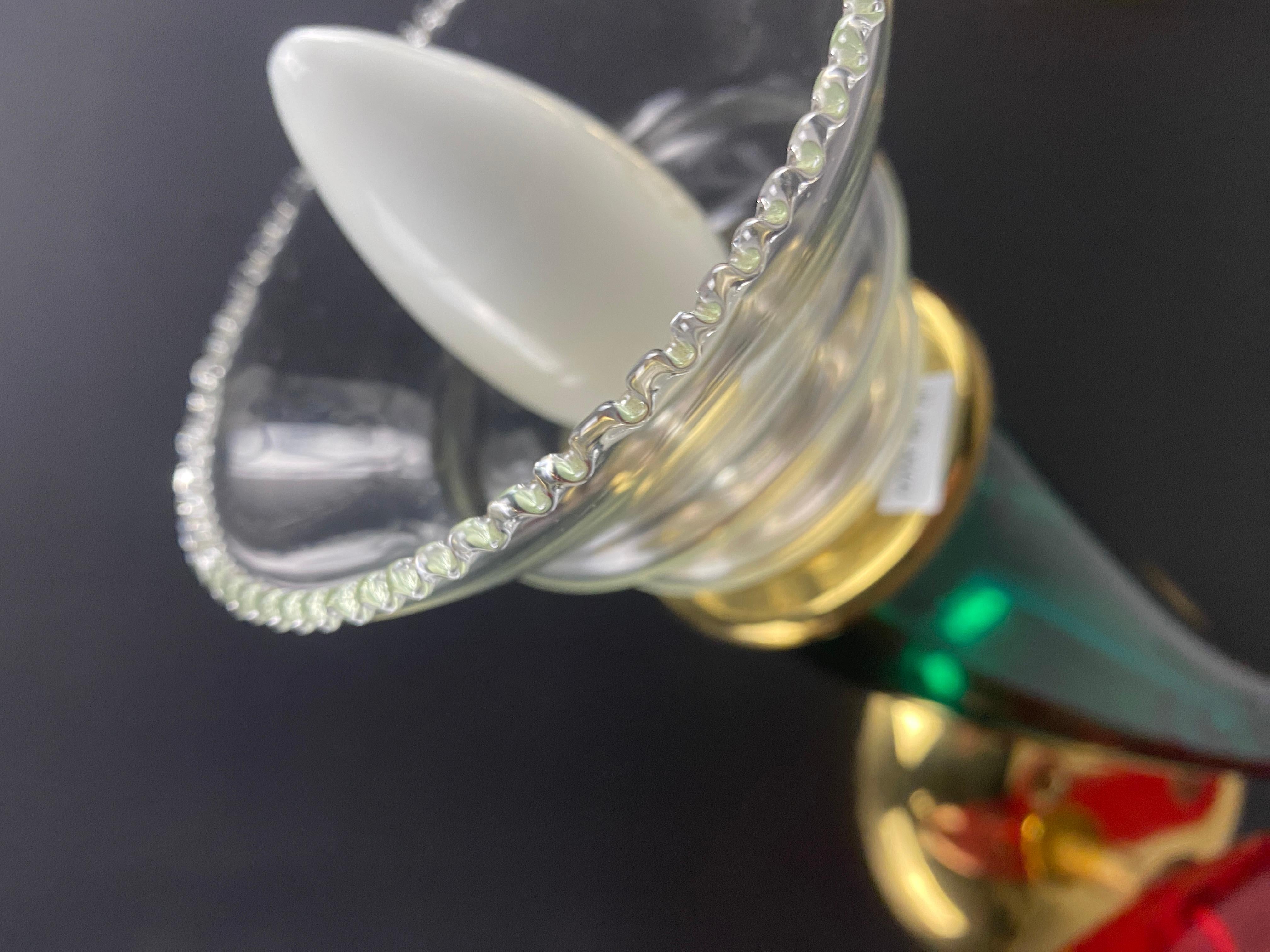 Laiton Appliques en verre de Murano rouge et vert soufflé à la main par VeArt Italie 1970 en vente
