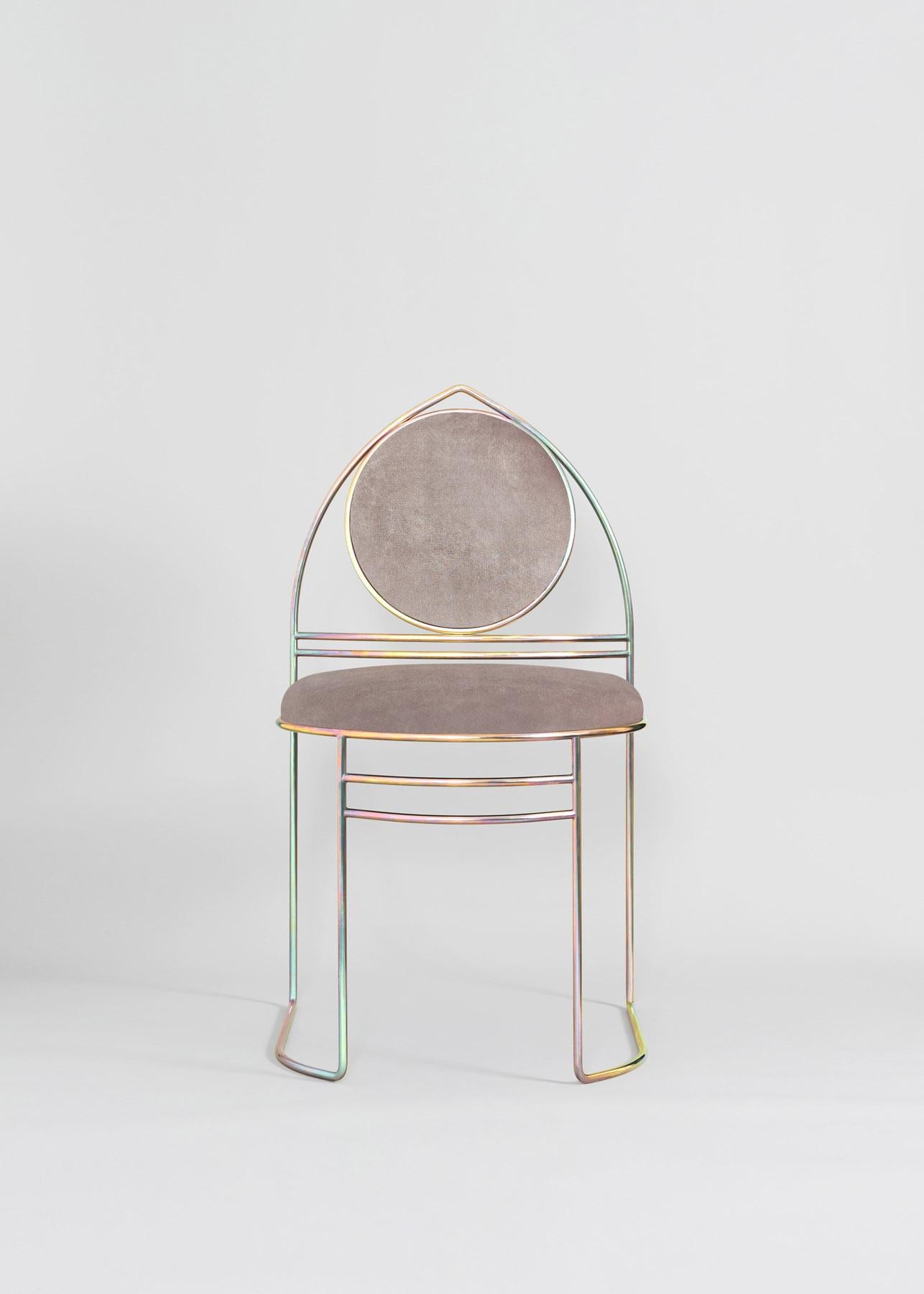 Ducale ST White Chair by GIROTTI ENRICO
Dimensions : L x 53 x D 57 x H 95 cm
MATERIAL : Acier massif façonné avec une finition Whiting et orné d'un revêtement en velours blanc.
Poids : 8 Kg. 

Enrico Girotti est un designer industriel qui a trouvé