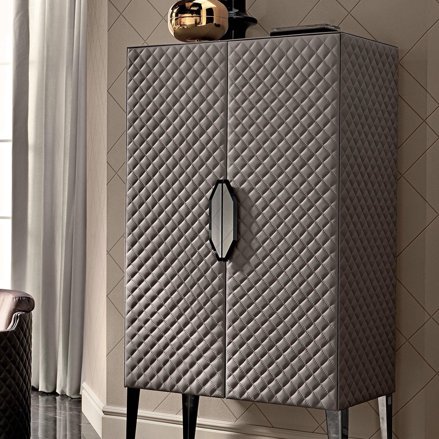 Armoire haute en cuir Duccio Neuf à Milan, IT