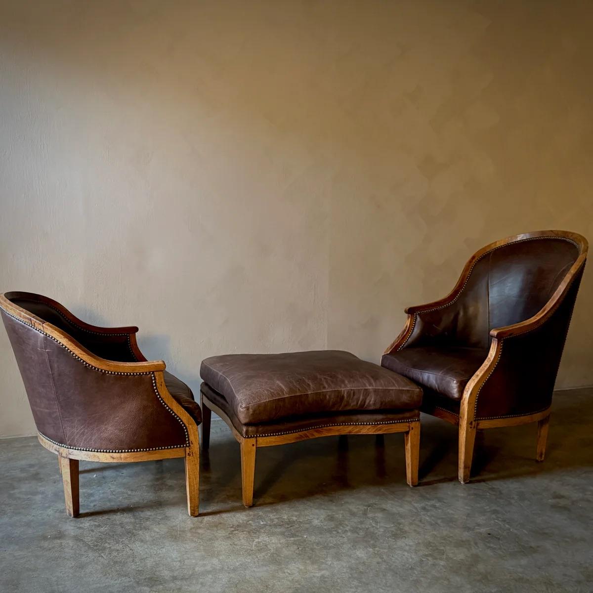 Fin du XIXe siècle Chaises duchesse avec pouf en vente