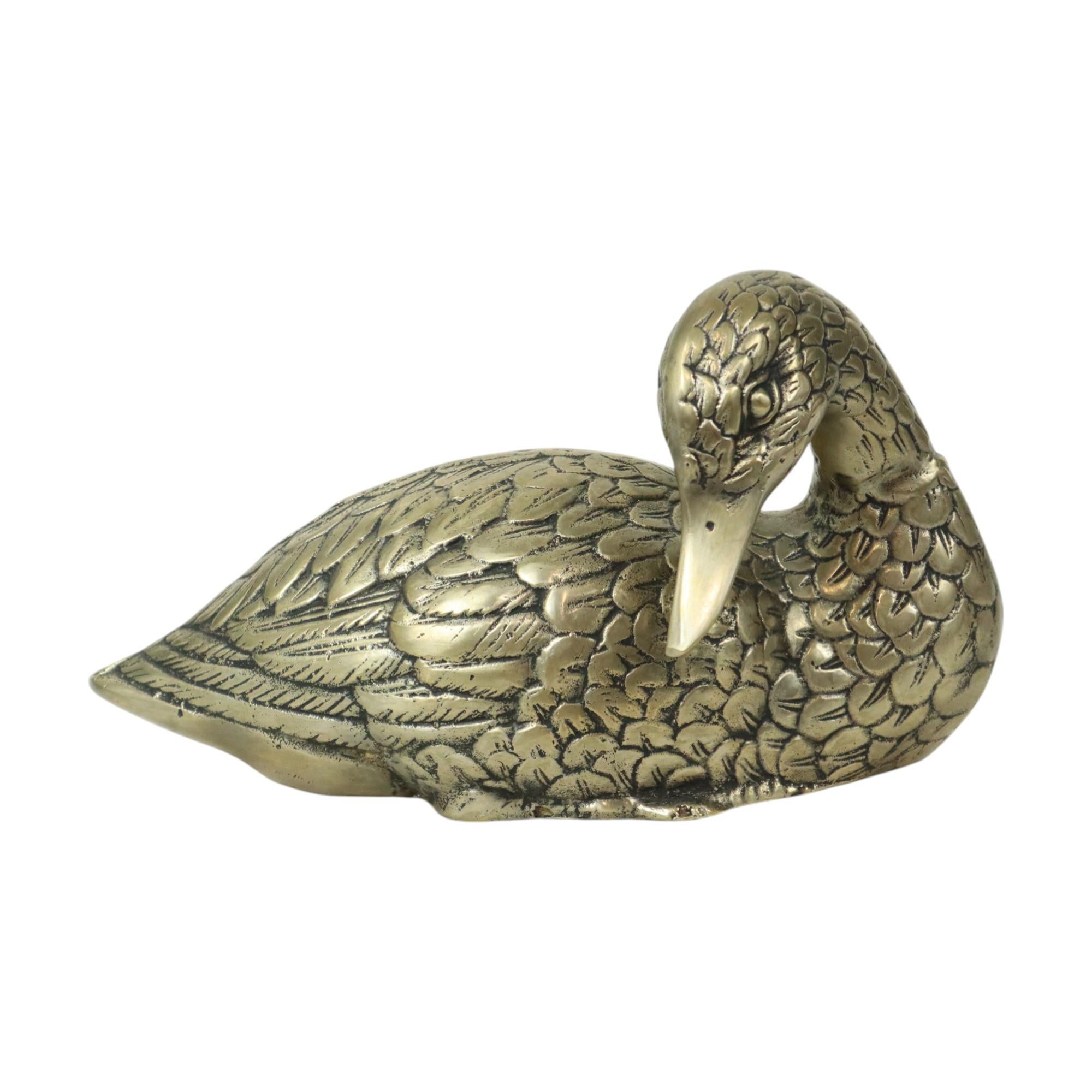 A beautiful and very heavy sculpture of a duck, made of silver-plated brass, entirely in the style of Mauro Manetti. Unsigned, maker unknown. Second half of the 20th century.

This beautiful sculpture is highly detailed and elegant, crafted to a
