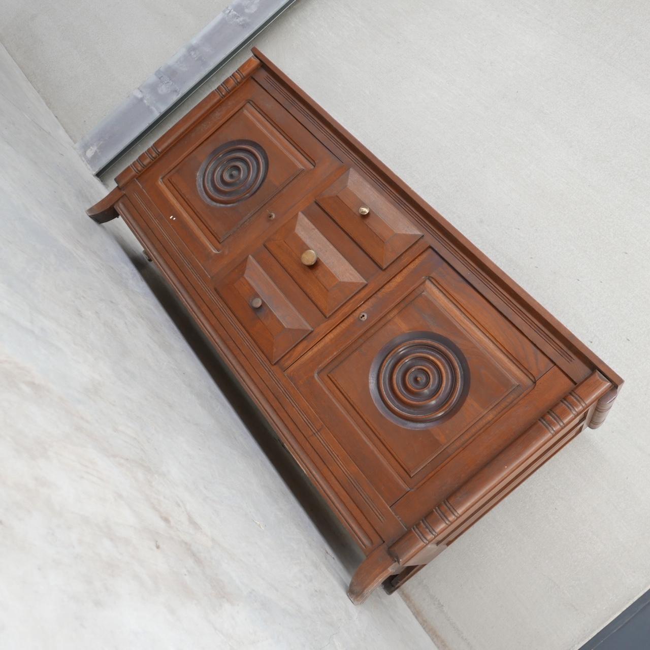 Francese Credenza in stile Dudouyt in stile Art Déco francese in Oak e marmo in vendita