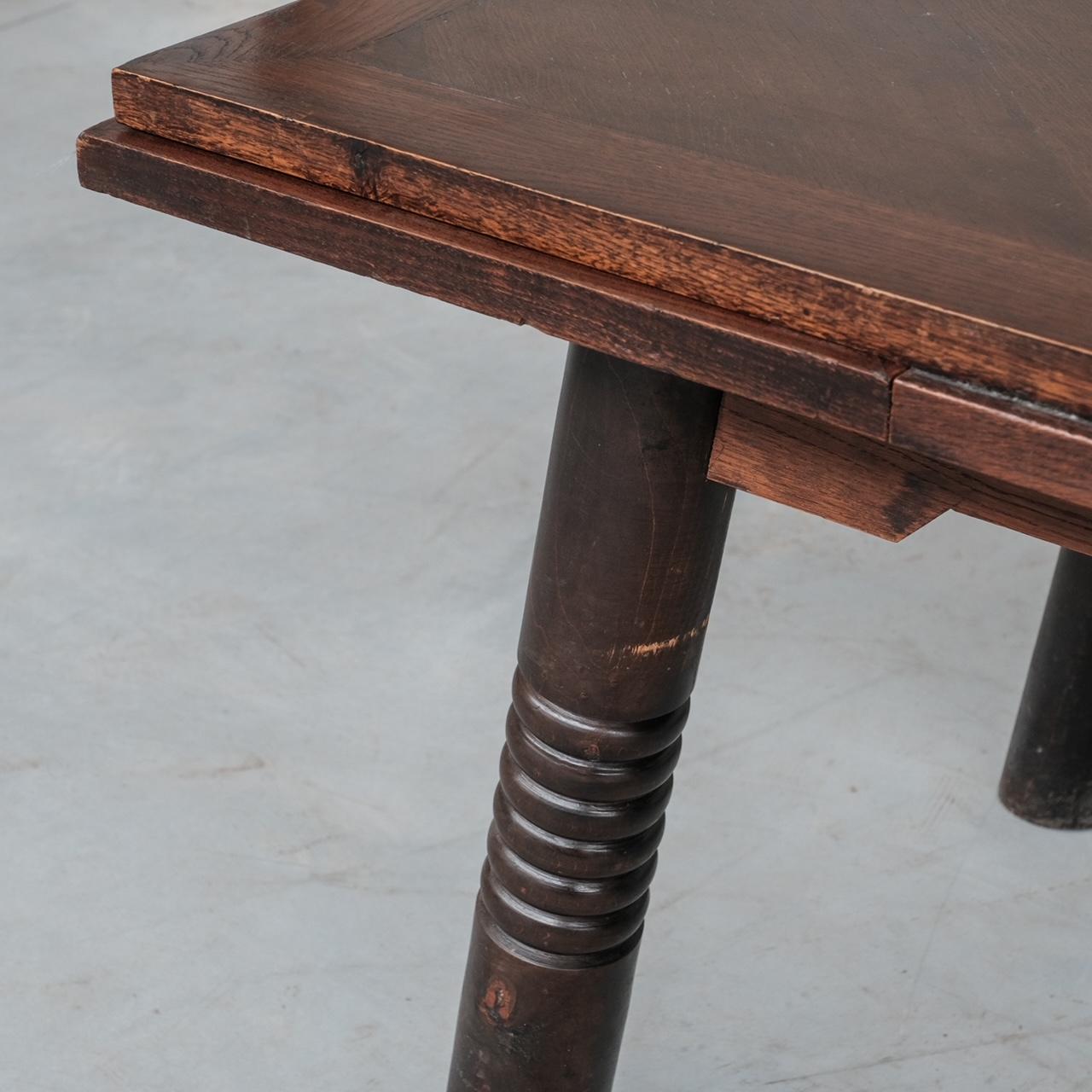 Table de salle à manger Art déco française en chêne de style Dudouyt en vente 1