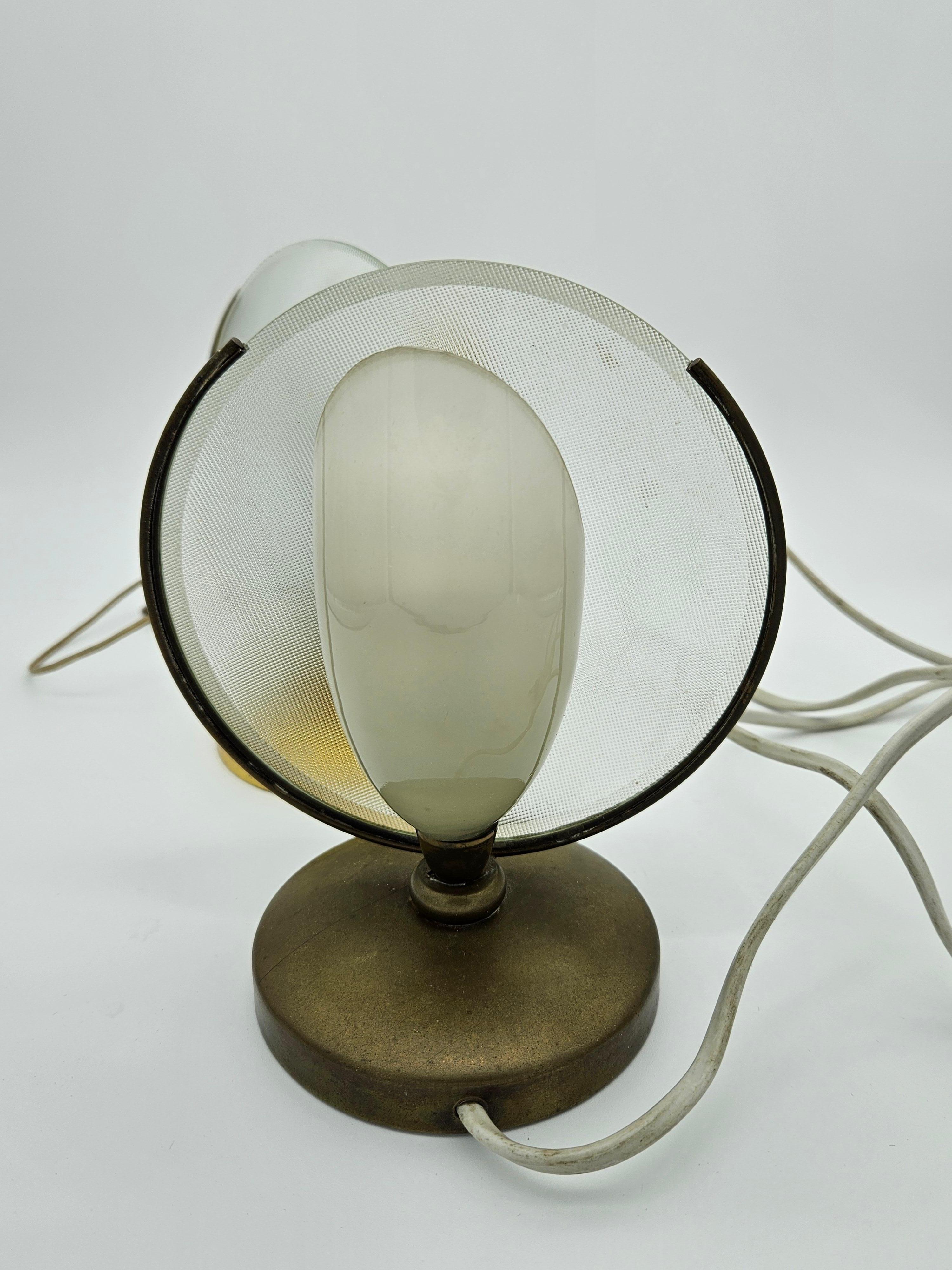 Italian Deux lampes de chevet en verre et laiton du début des années 1970 en vente