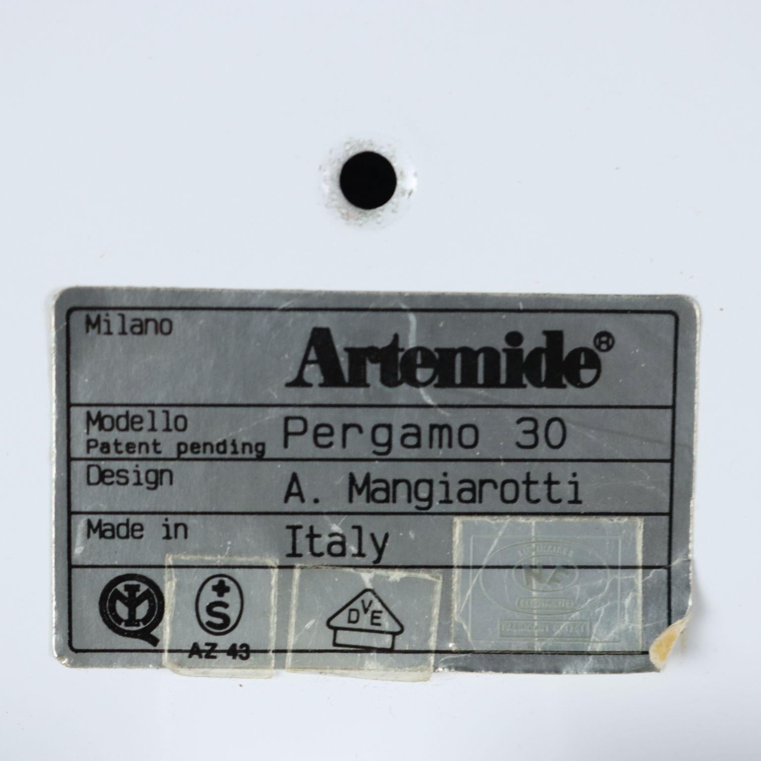 Dos apliques 'Pergamo 30' Artemide Design by Angelo Mangiarotti años 80 en venta 2