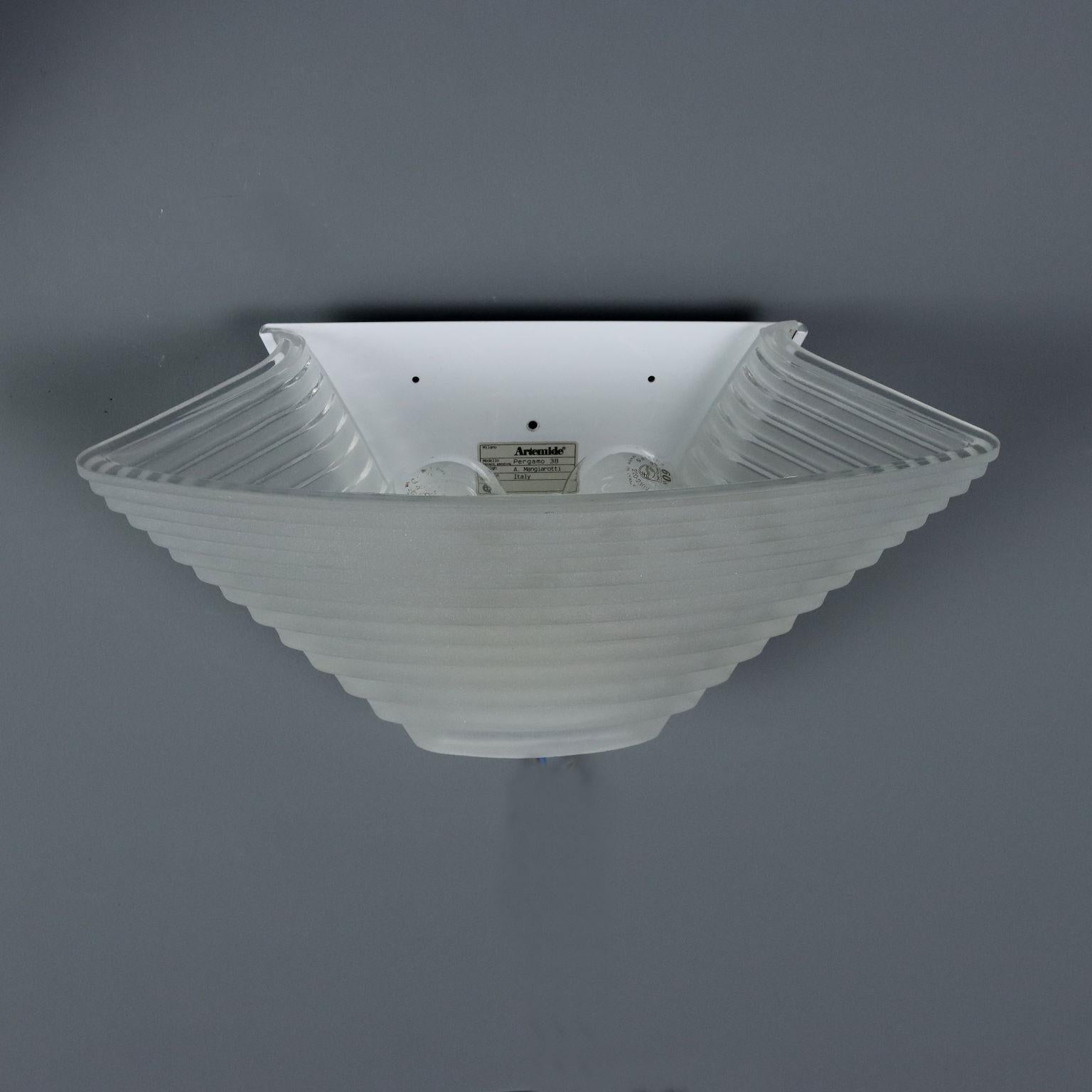 Dos apliques 'Pergamo 30' Artemide Design by Angelo Mangiarotti años 80 Late 20th Century en venta