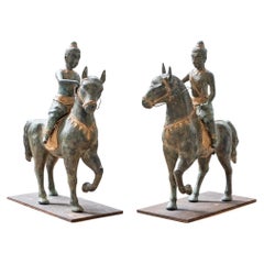 Dos jinetes antiguos de bronce, años 20-30