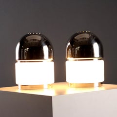 Deux lampes de table Reggiani des années 1960-70 en verre blanc et métal