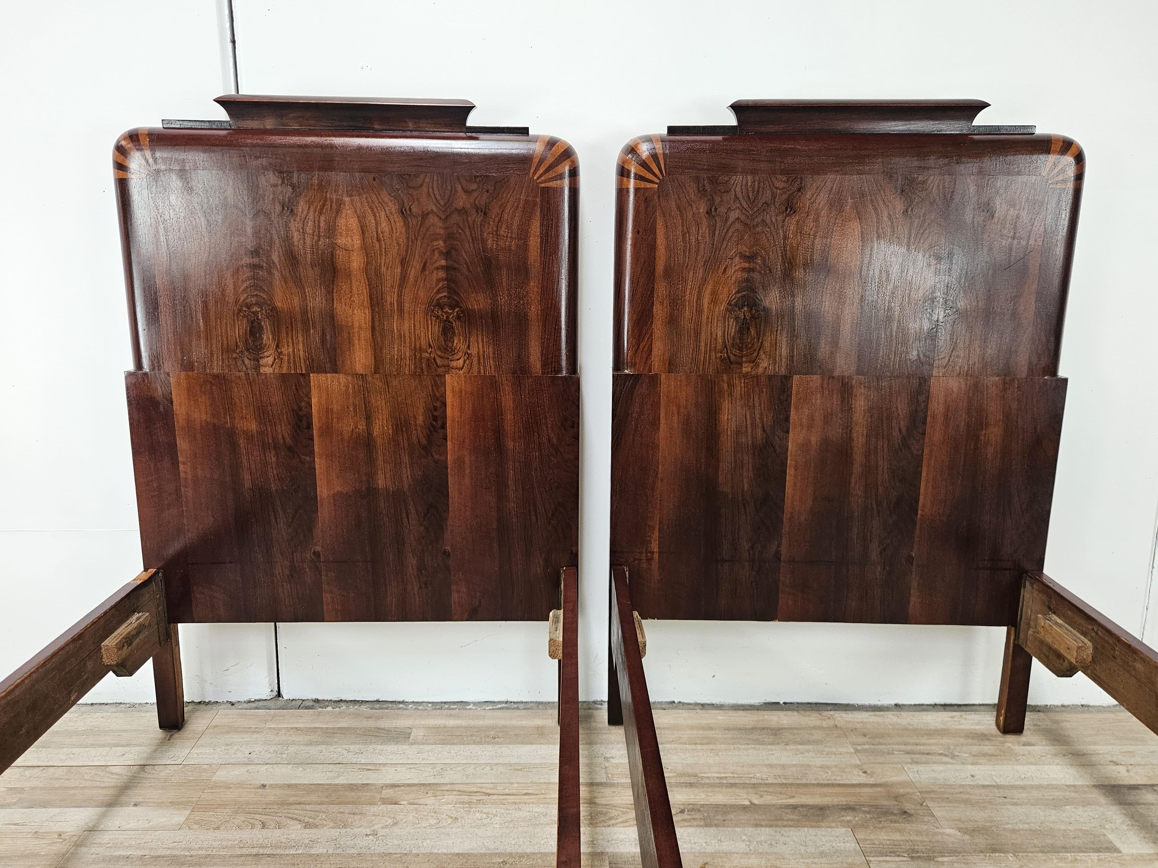 Art déco Deux lits simples Art Déco en acajou et érable rosé 20e siècle antique 1940 en vente