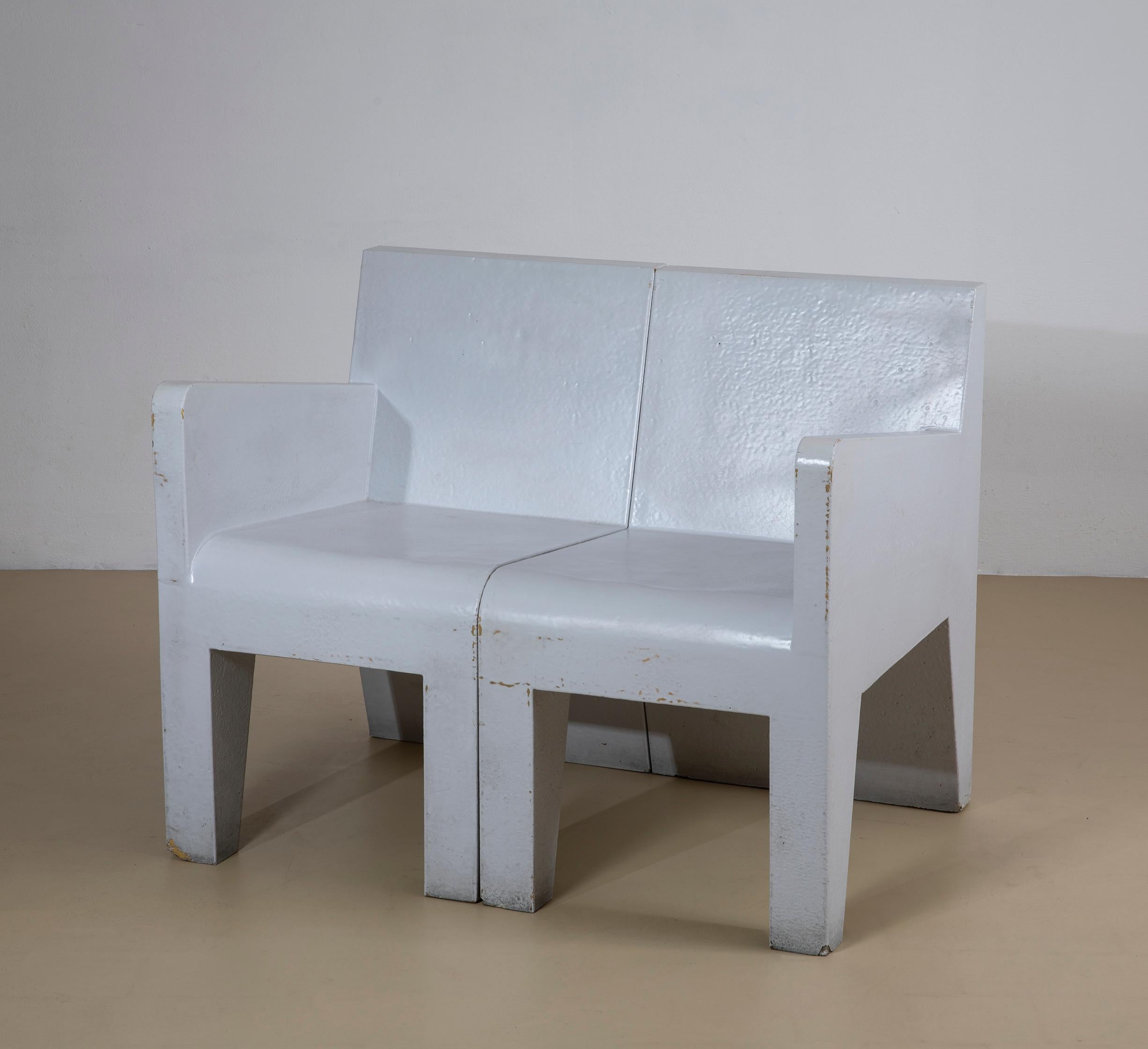 Postmoderne Deux fauteuils en résine de verre, fabrication italienne, années 1970 en vente