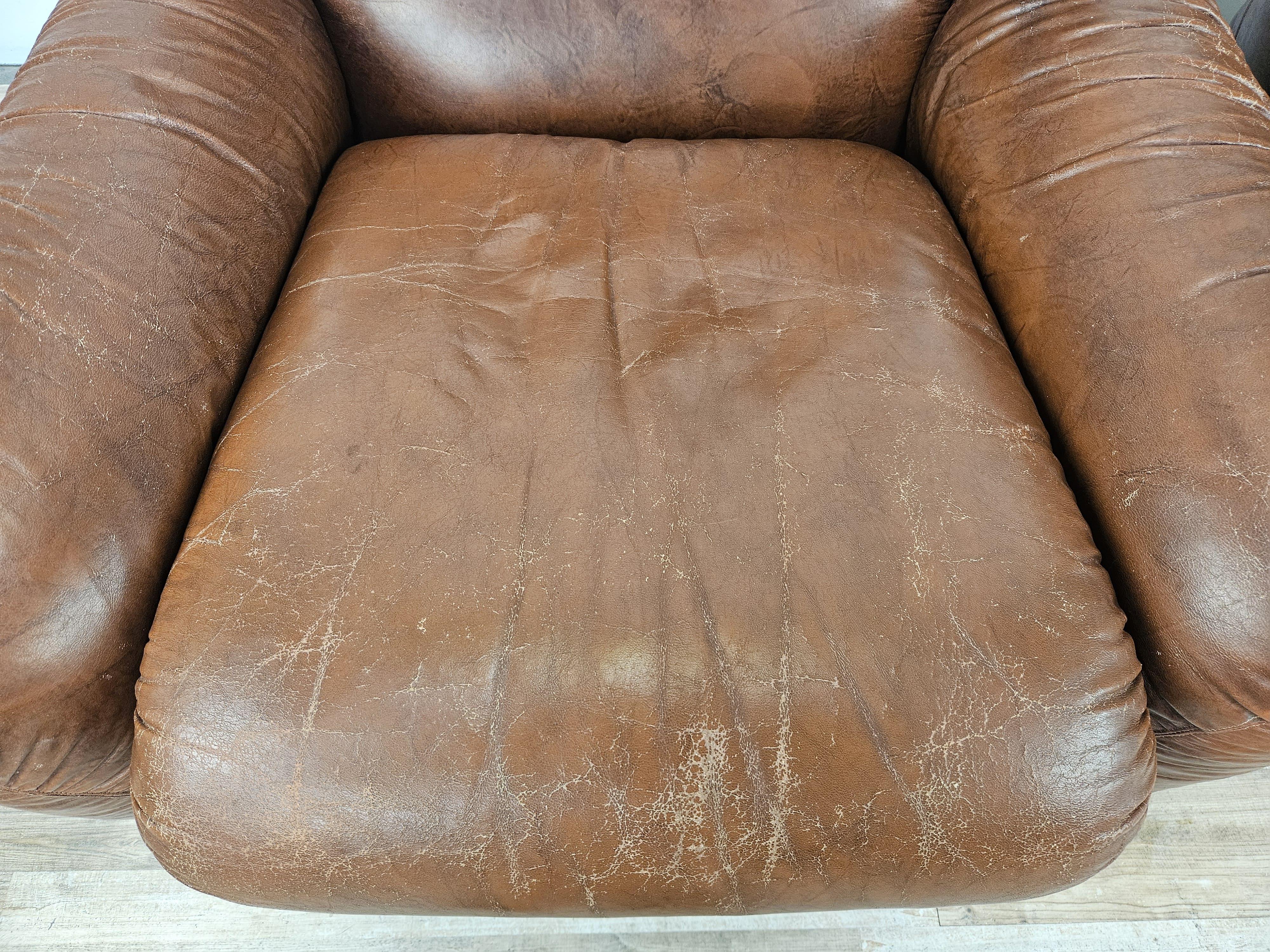 Due poltrone Club in pelle marrone Mid Century del 1970 3