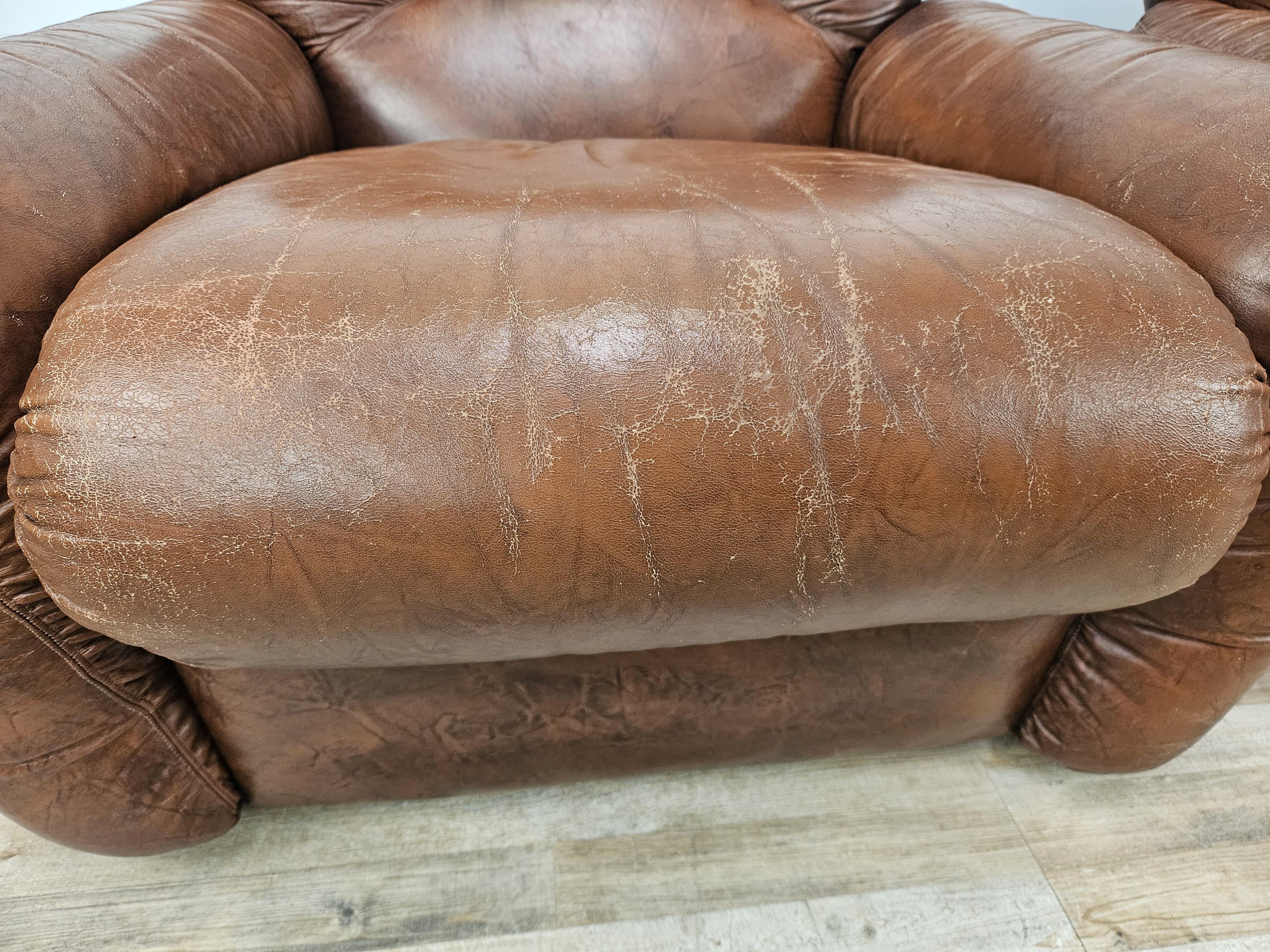 Due poltrone Club in pelle marrone Mid Century del 1970 4