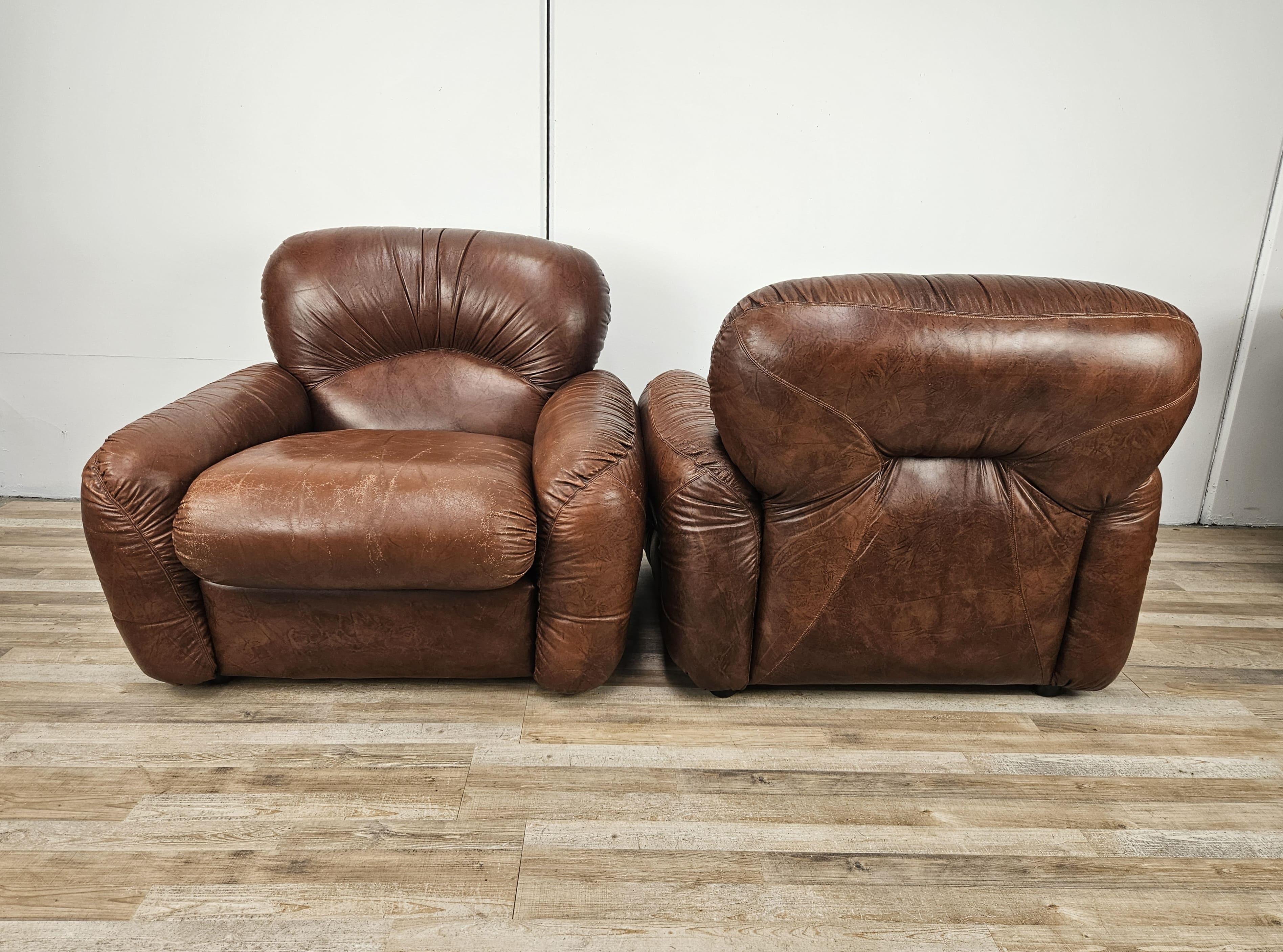 Mid-Century Modern Due poltrone Club in pelle marrone Mid Century del 1970