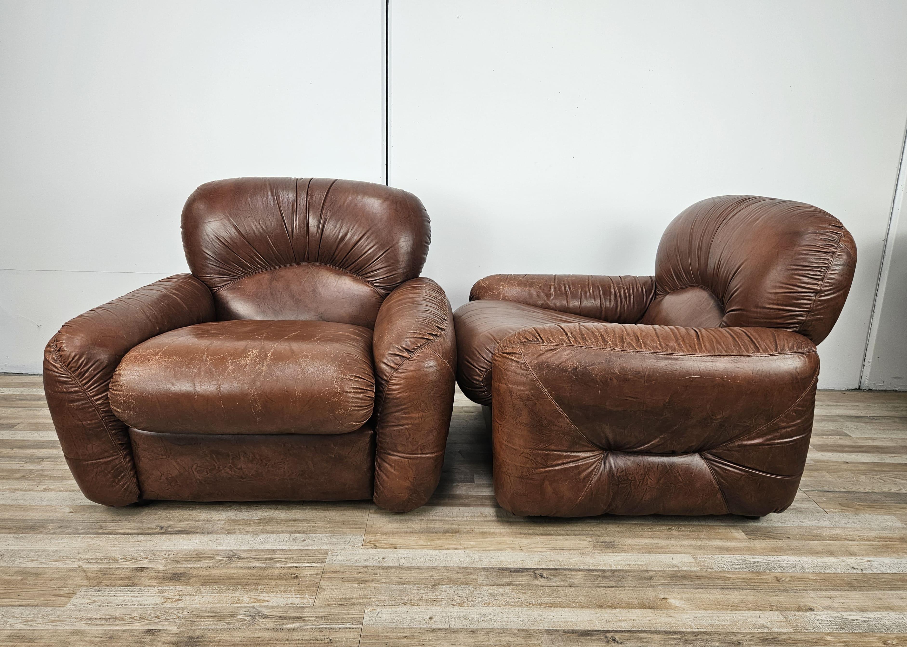 Italian Due poltrone Club in pelle marrone Mid Century del 1970