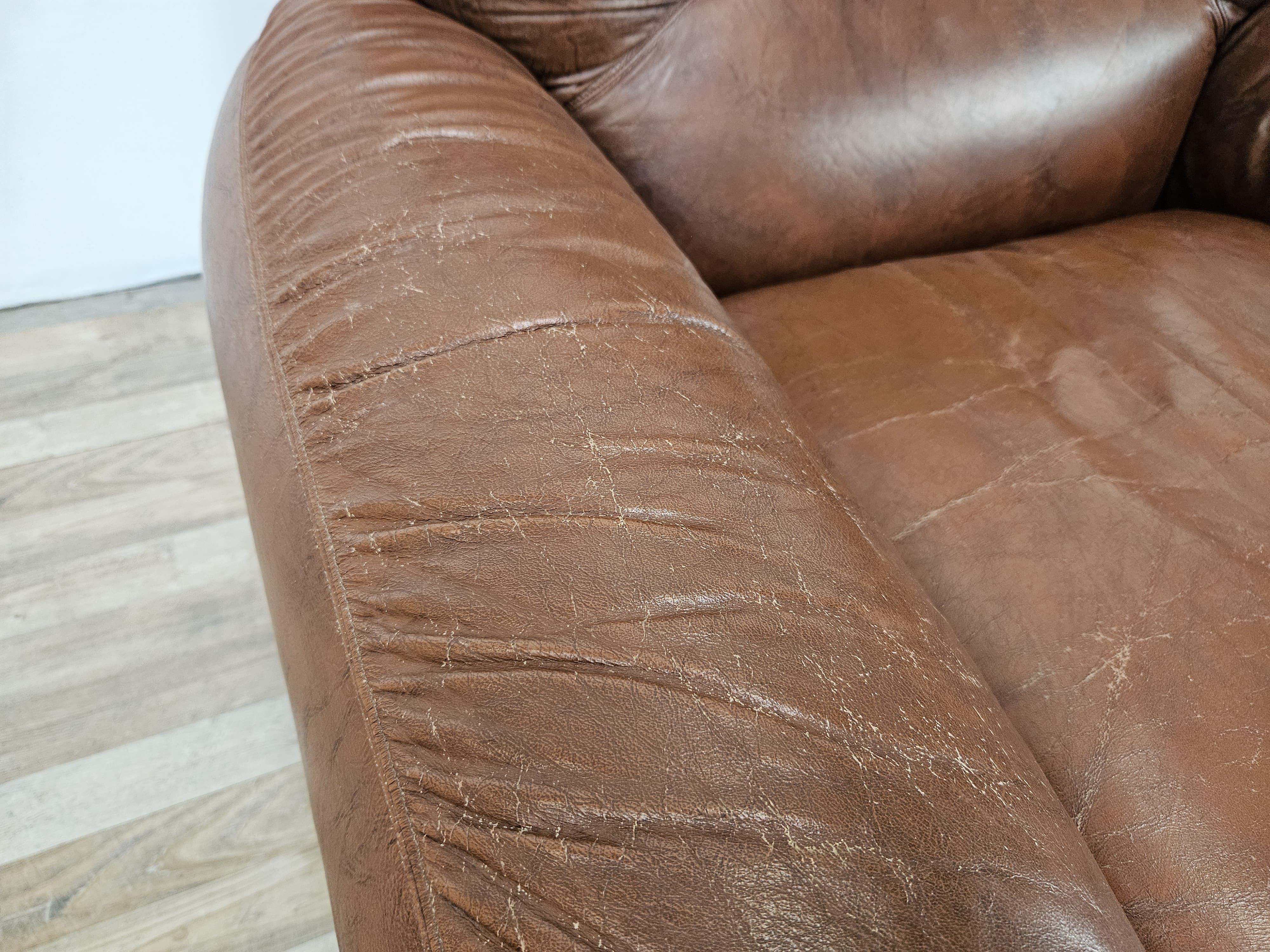 Due poltrone Club in pelle marrone Mid Century del 1970 1