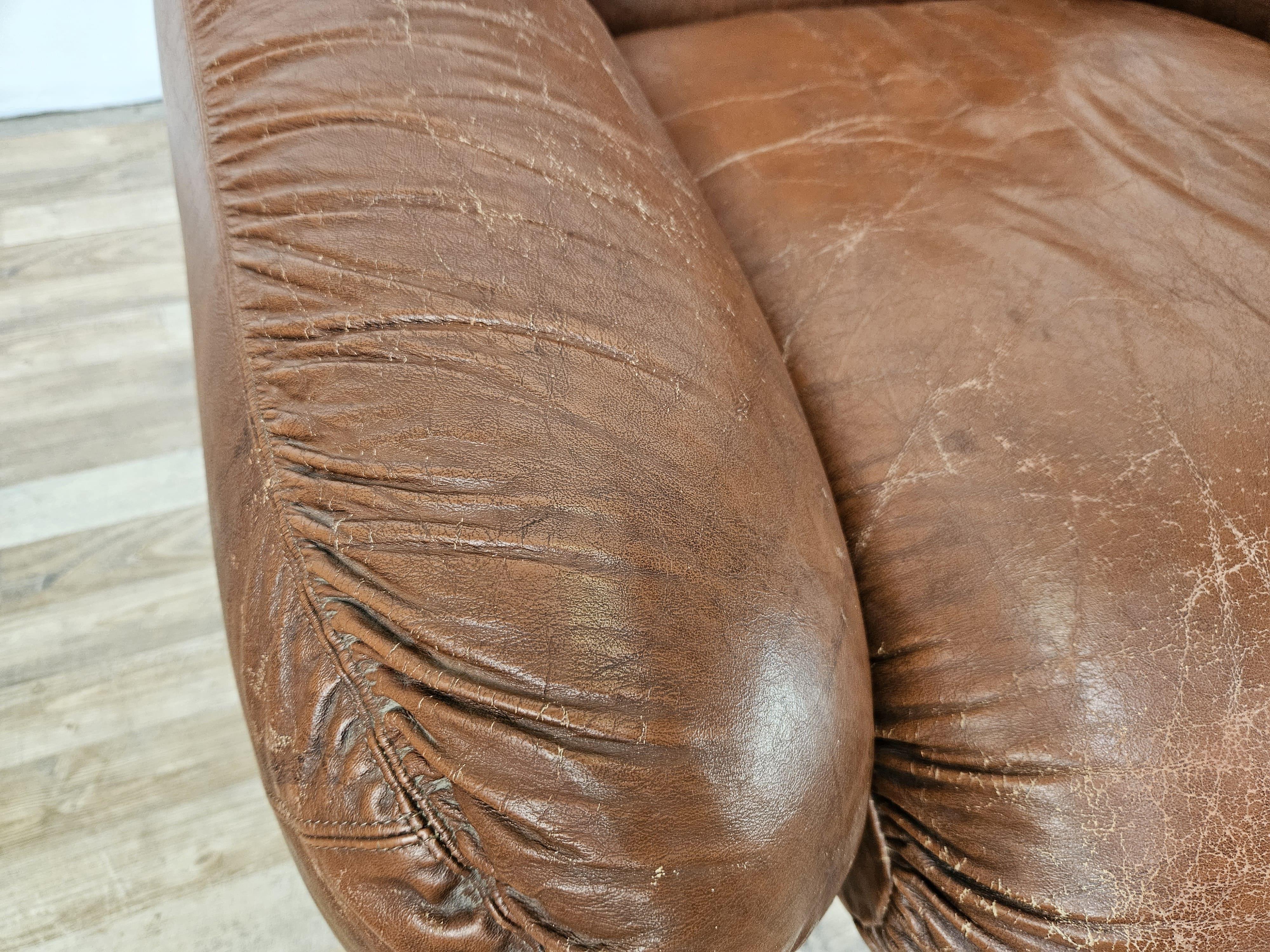 Due poltrone Club in pelle marrone Mid Century del 1970 2