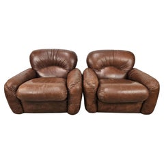 Due poltrone Club in pelle marrone Mid Century del 1970