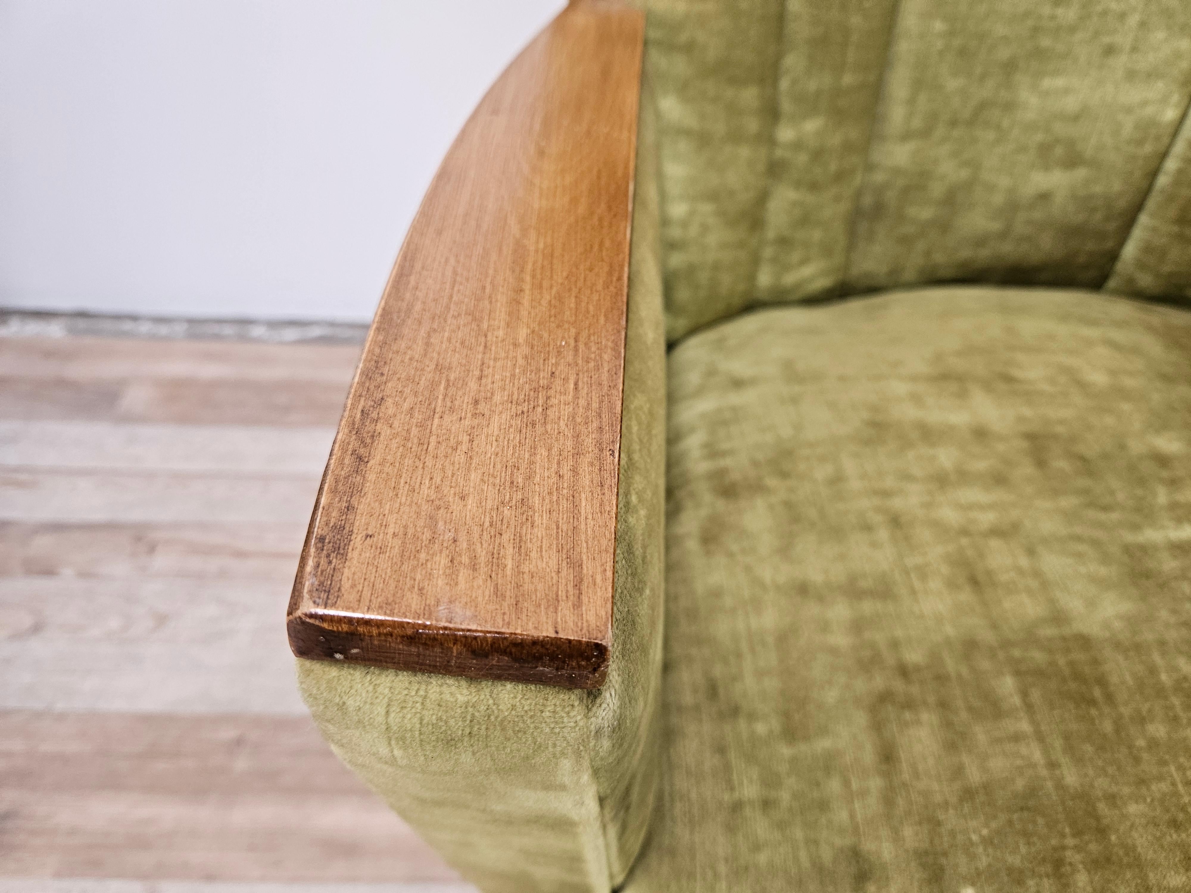 Dos sillones de cóctel de los años 50 en tela verde con ruedas en venta 6