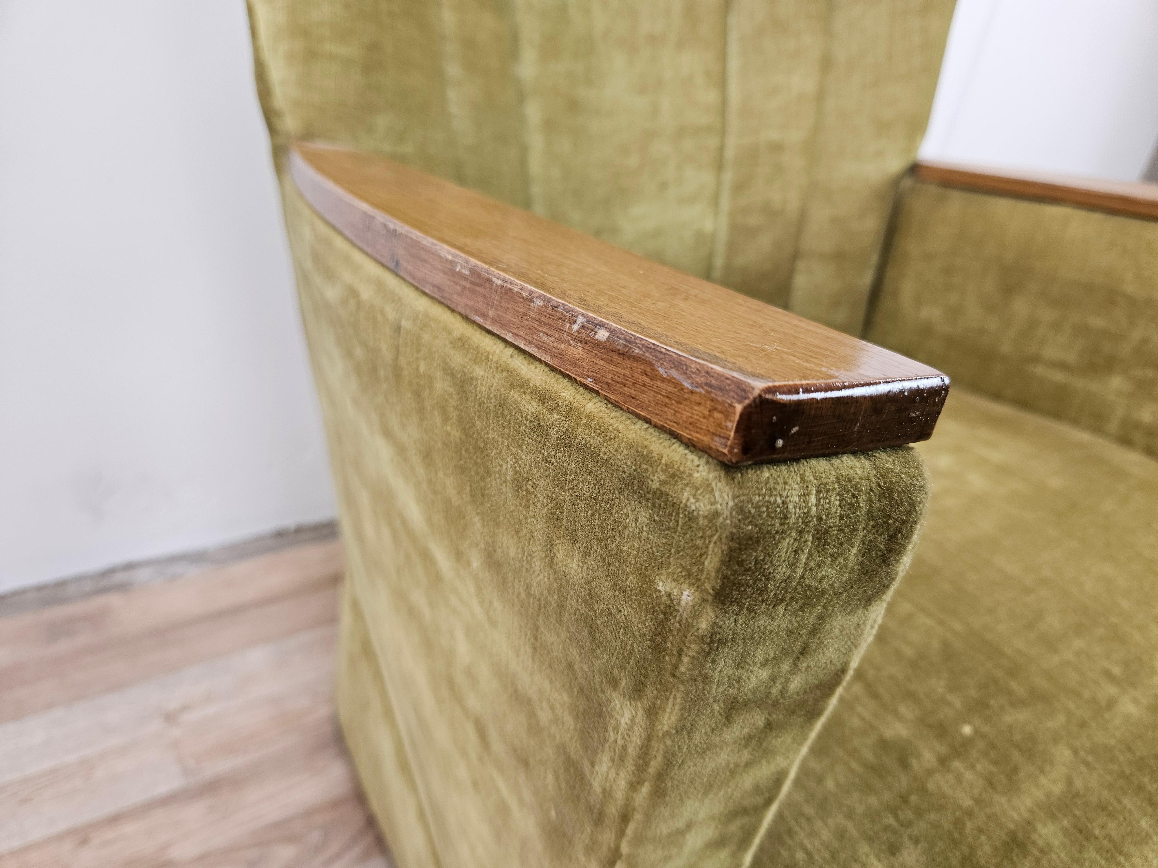Dos sillones de cóctel de los años 50 en tela verde con ruedas en venta 7