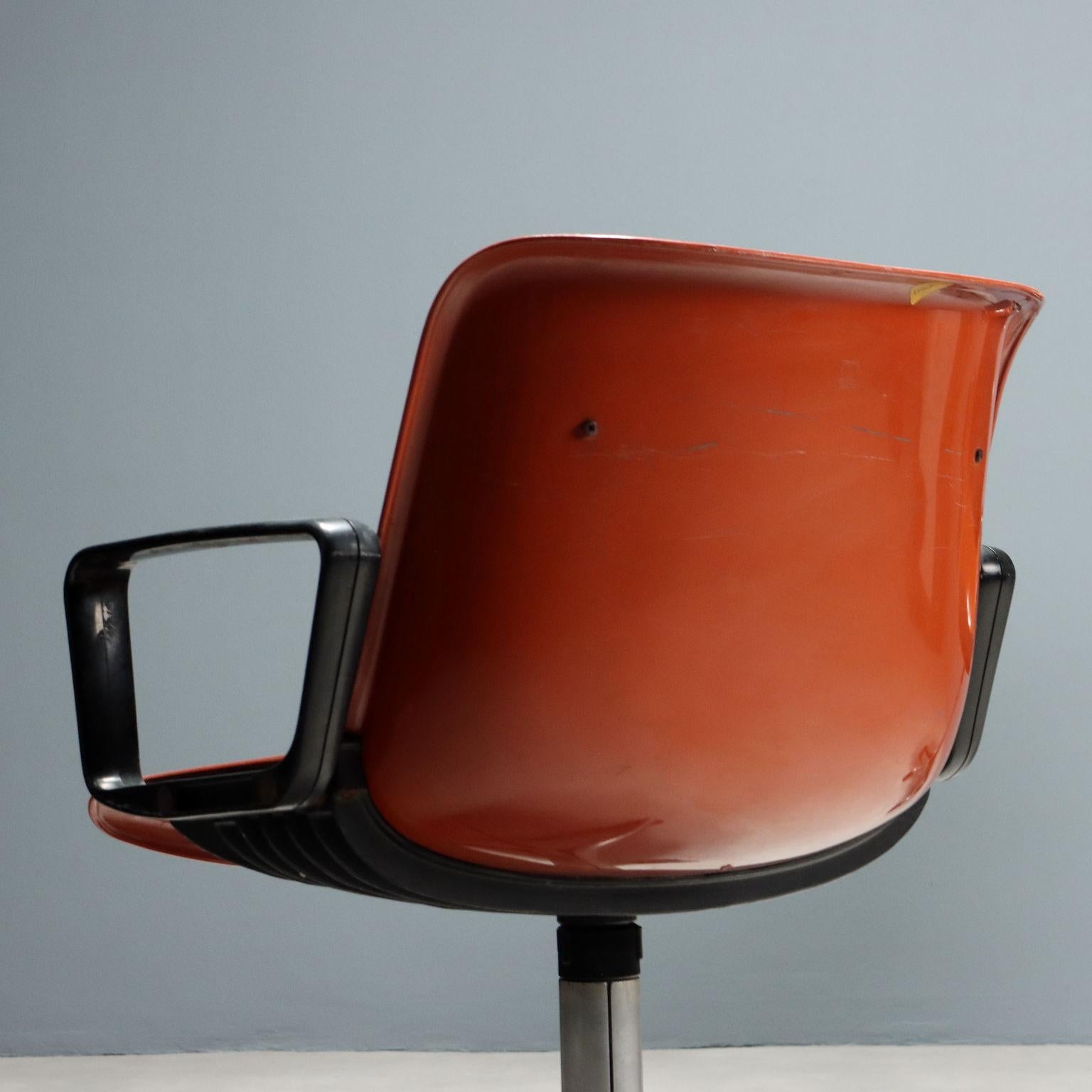 Métal Deux chaises 'Modus' par Osvaldo Borsani pour Tecno 1980 en vente