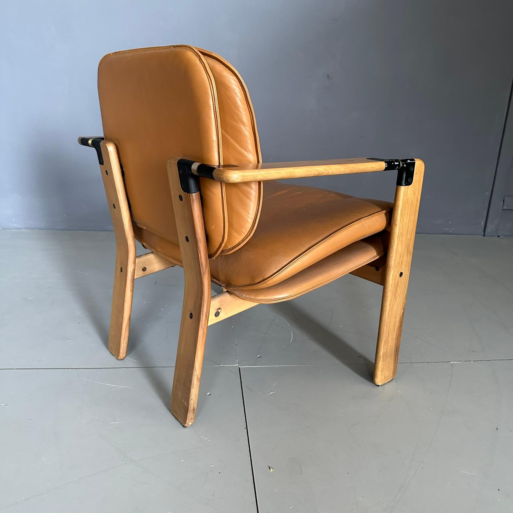 'Dueacca' armchair, by Franco Poli Bernini production Italian manufacturing 1980 In Good Condition For Sale In Milan, IT