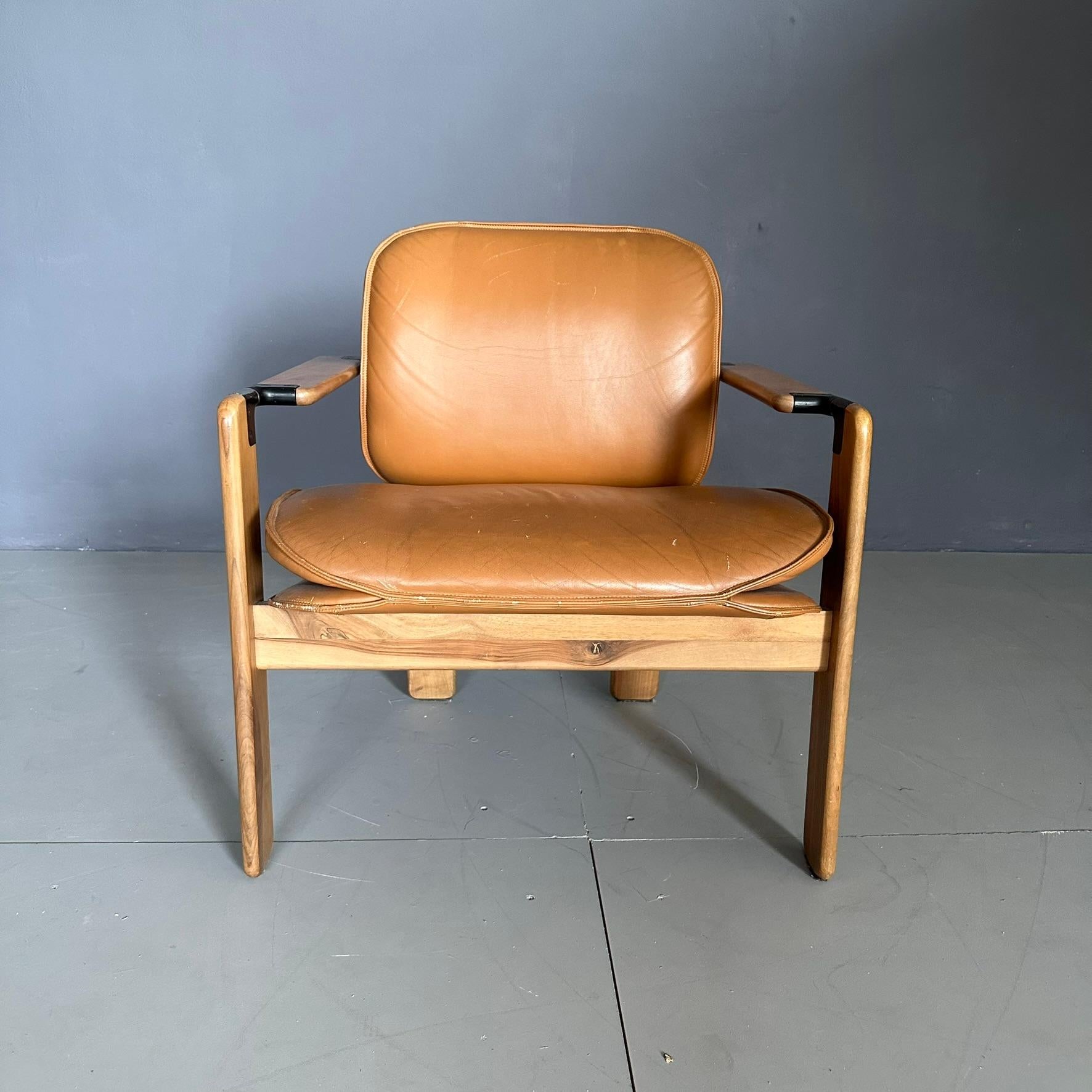 'Dueacca' armchair, by Franco Poli Bernini production Italian manufacturing 1980 For Sale 2