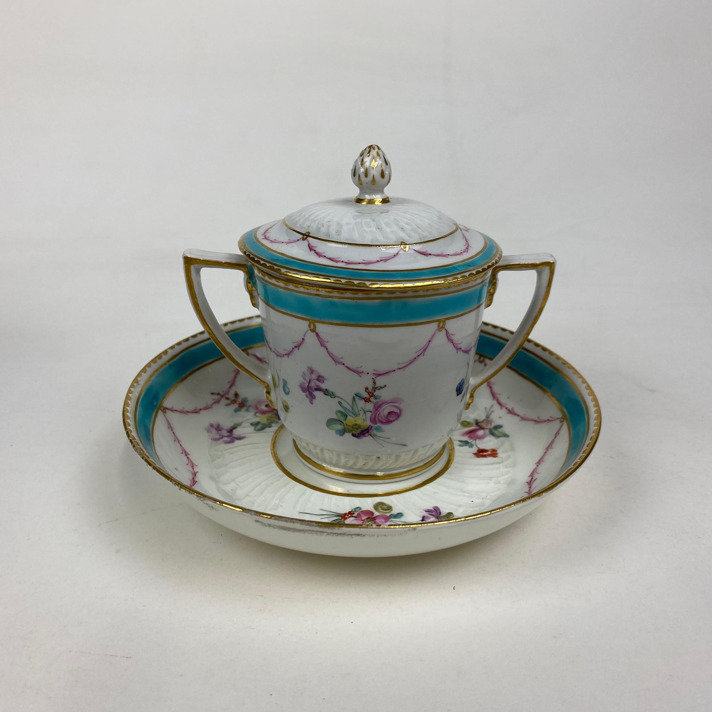 Tazza di cioccolato Duesbury Derby, coperchio e supporto In condizioni buone in vendita a Folkestone, GB