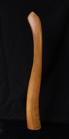 Sculpture abstraite de canoë en bois