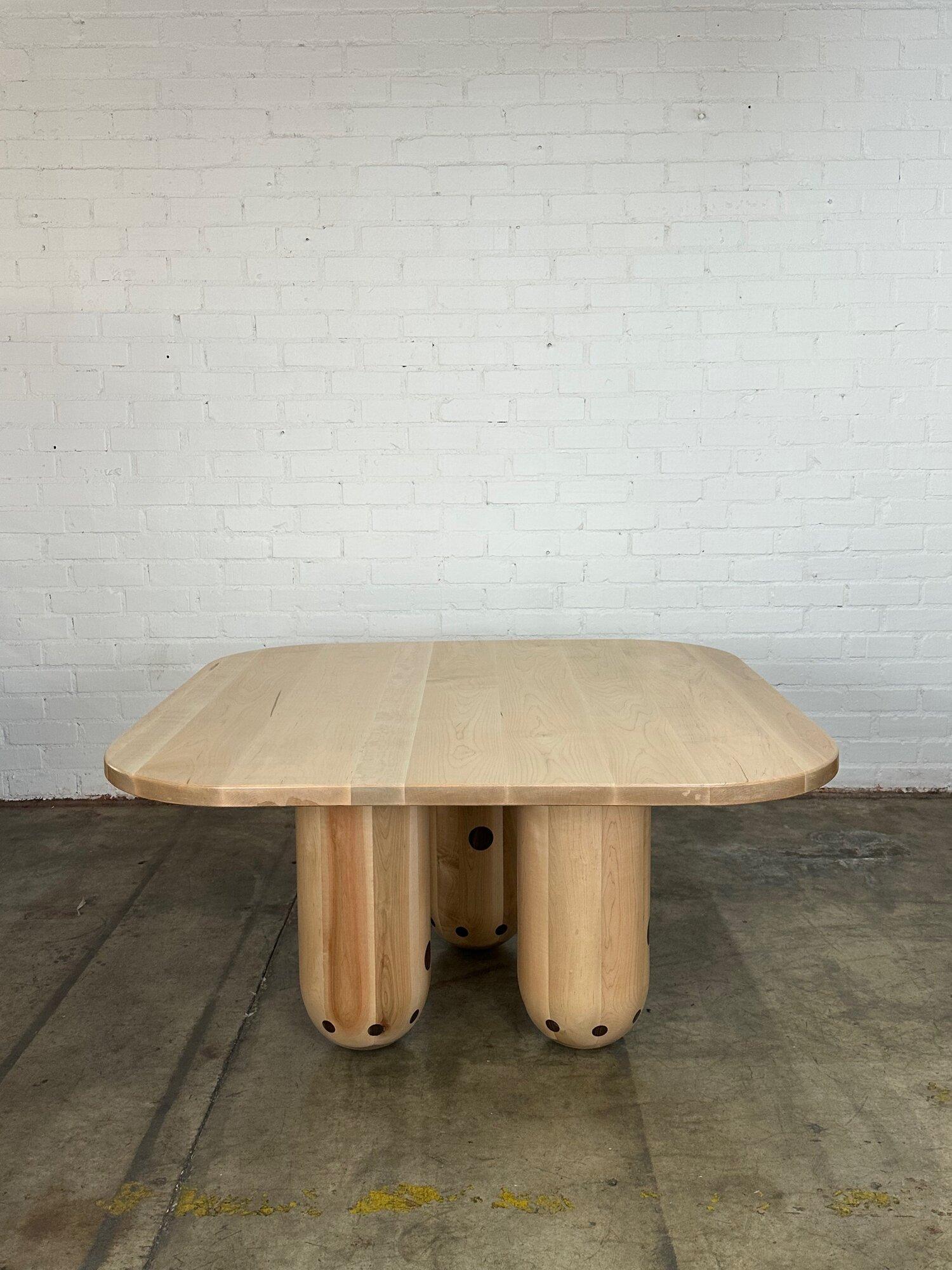 Dug trio table in maple For Sale 5