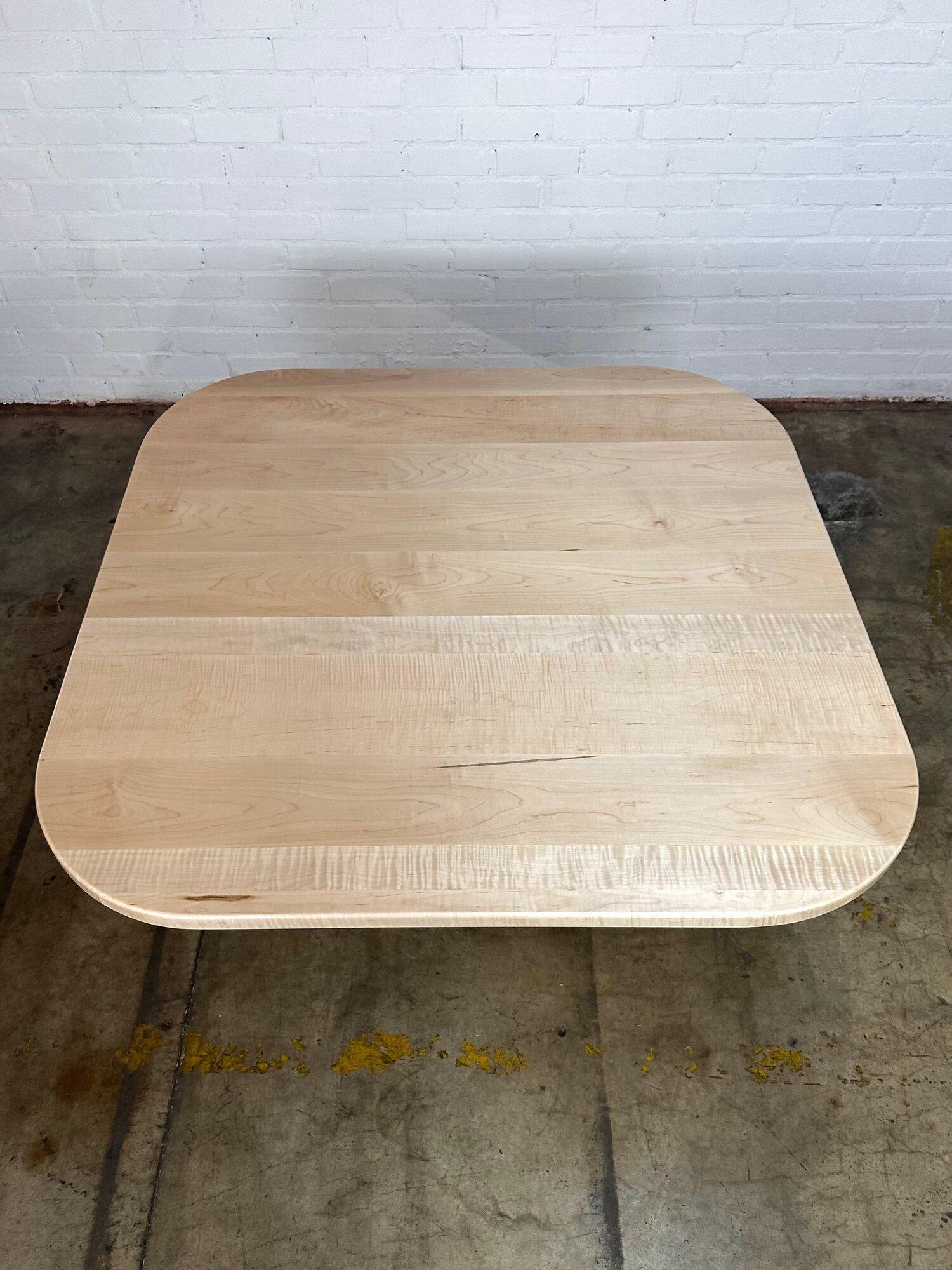 Dug trio table in maple For Sale 13