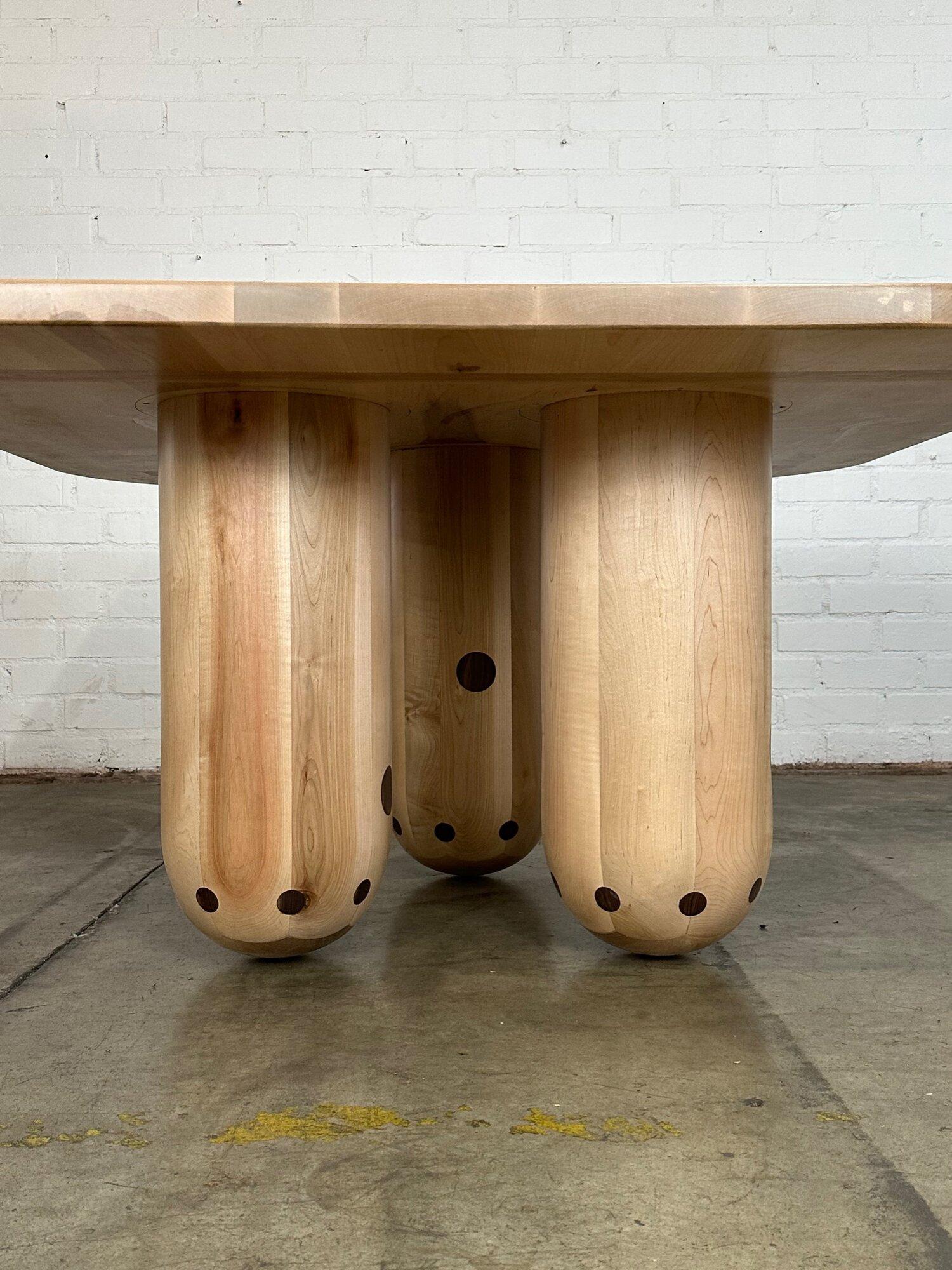 Dug trio table in maple In New Condition For Sale In Los Angeles, CA