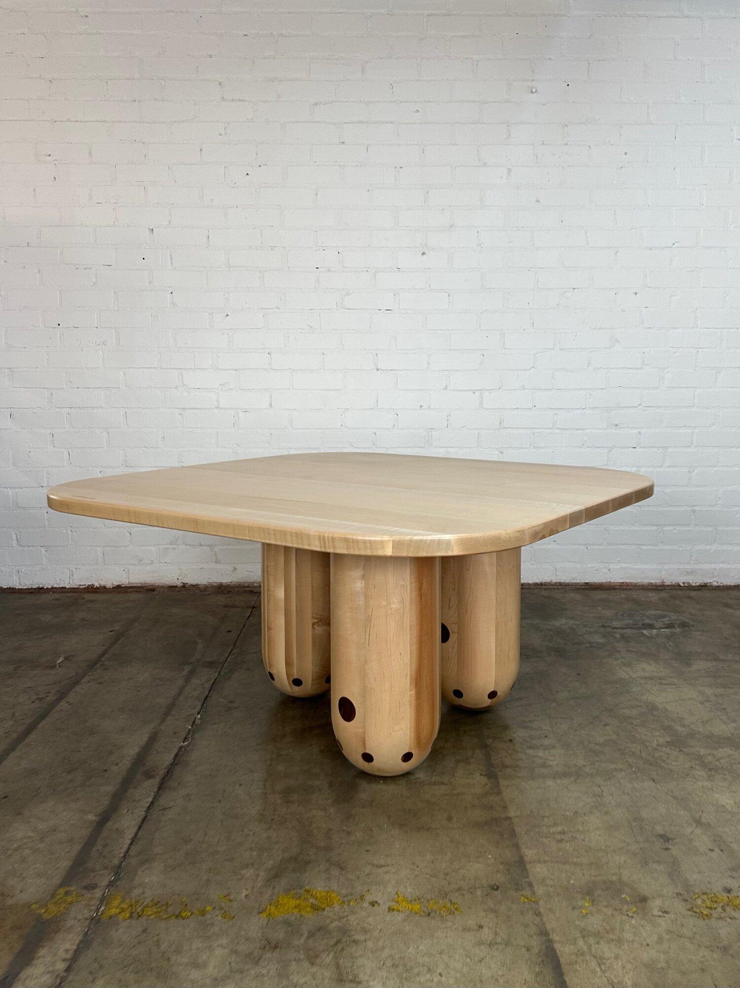 Maple Dug trio table in maple For Sale