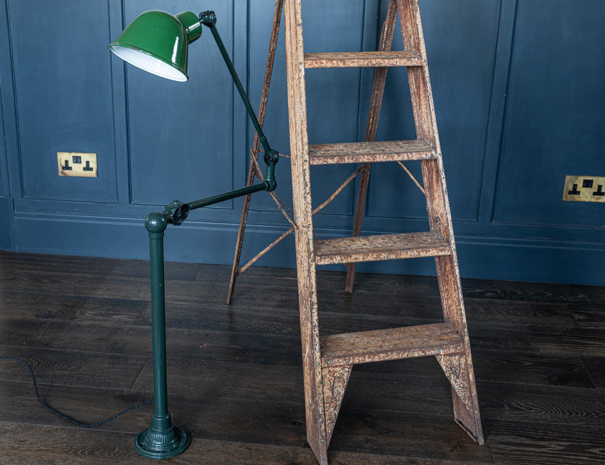 English, early 20th century, circa 1920.
Makers stamp to base; ‘Dugdills Patent’. An unusual example of large proportions.
This can be used as a wall, desk or floor lamp.

Measures: H 120 fully extended, H 90 adjusted, D 70 cm.

 