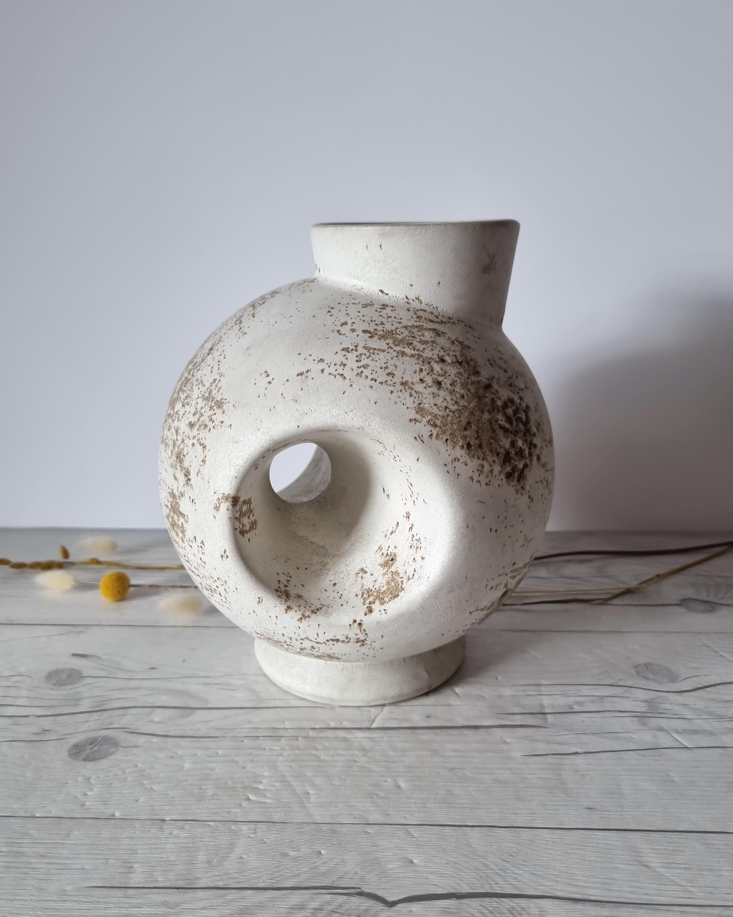 Duif Keramiek Sculptural Globe, Statement Jug Vase, Nutmeg Speckled Cream Glaze For Sale 2