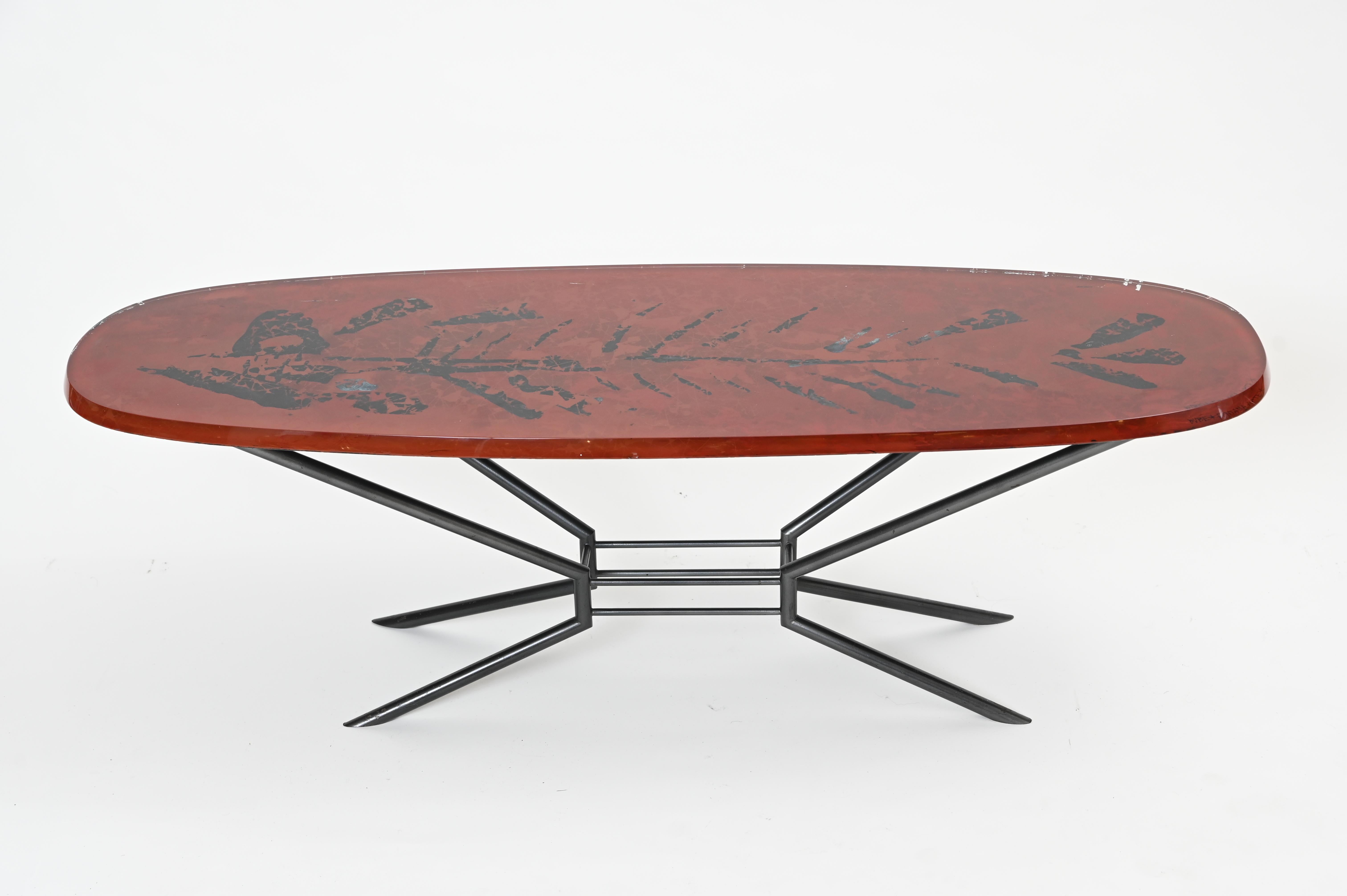 Table basse ou de cocktail en verre de cristal peint à l'envers par Duilio Bernabé, alias Dubé pour Fontana Arte, vers 1960.

Un épais plateau en cristal sur des pieds en métal. Signé dans le coin (voir images). Dube Fontana Arte.