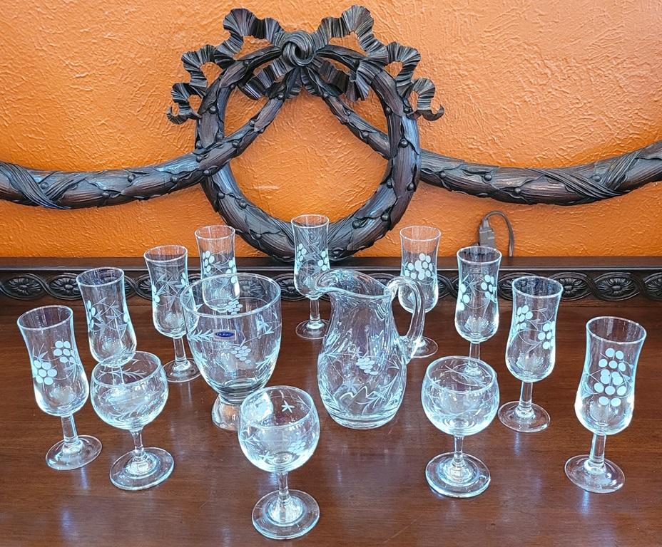 Duiske Irisches handgeschliffenes Glaswaren-Set (Handgeschnitzt) im Angebot