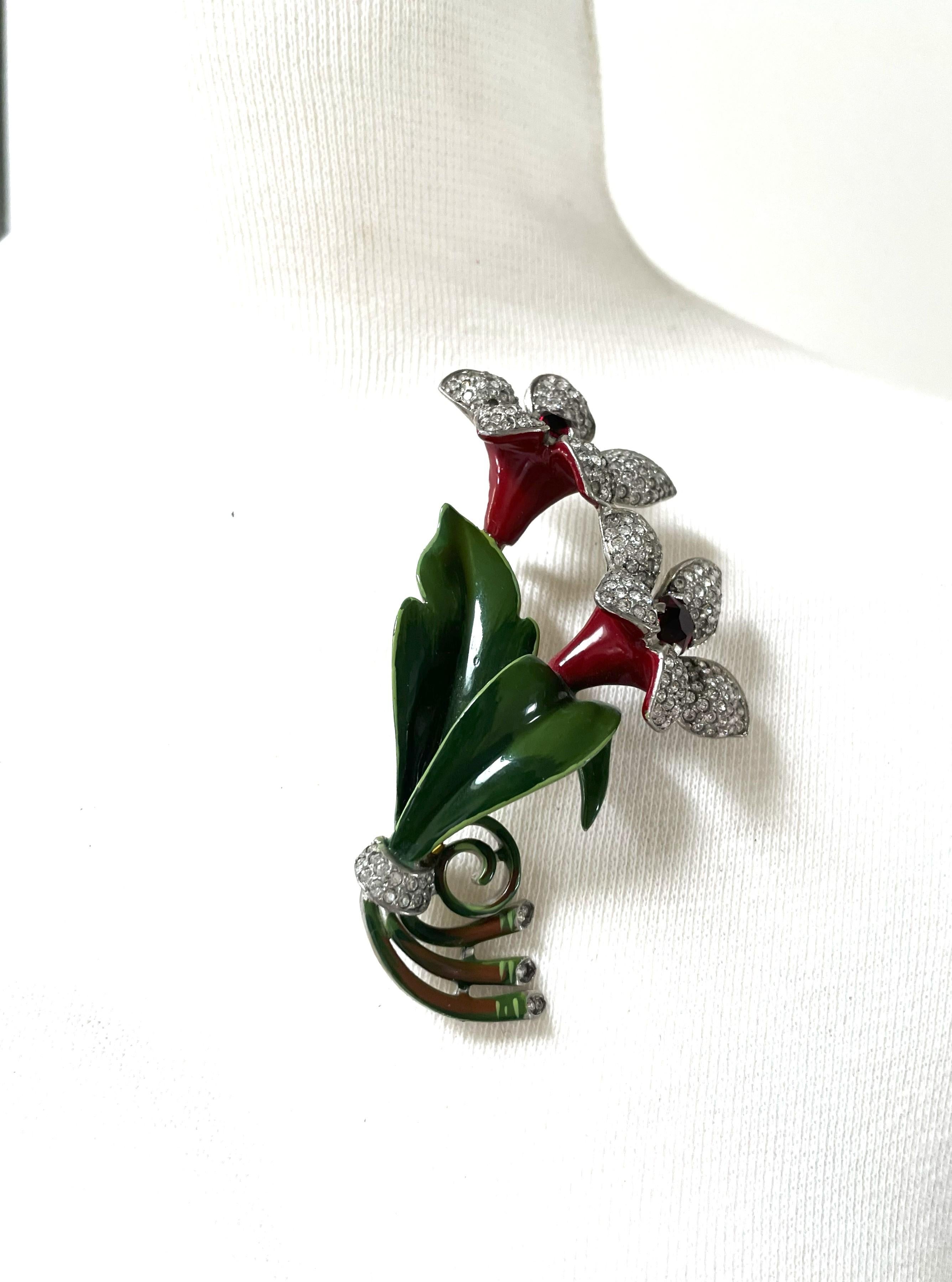Dujay broosch de flor sin firmar, esmaltado con muchos brillantitos  1940 EEUU en Excelente estado para la venta en Stuttgart, DE
